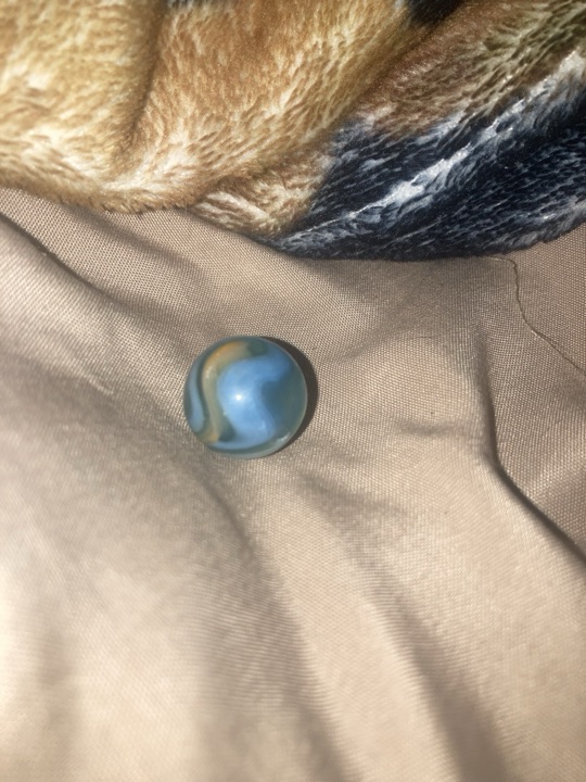 Blue Onyx by Akro Agate, identification view