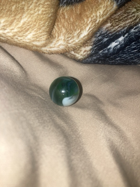Green Parrot by Vitro Agate Company, identification view