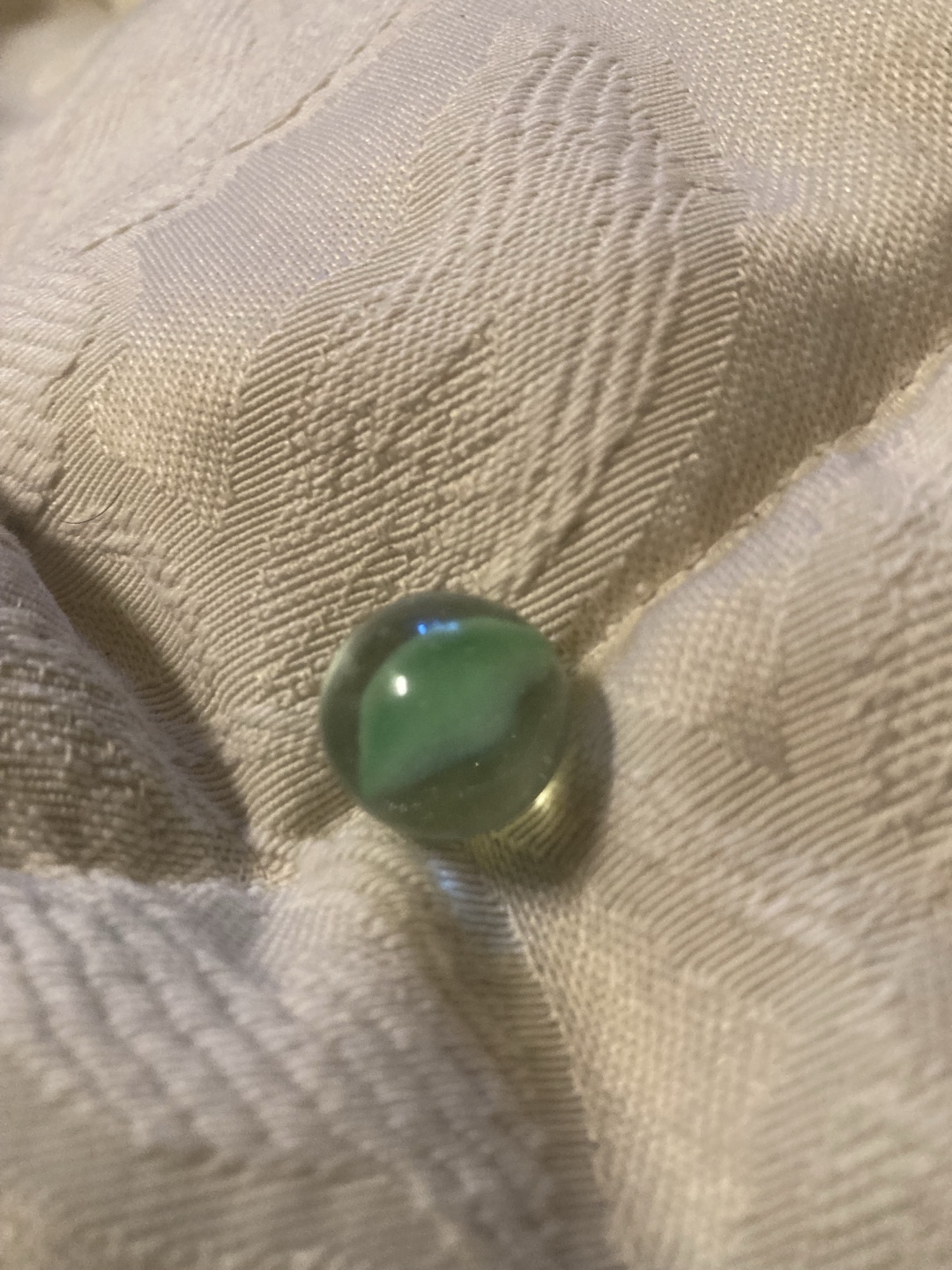 Green Vane Cat's Eye by Vitro Agate, identification view