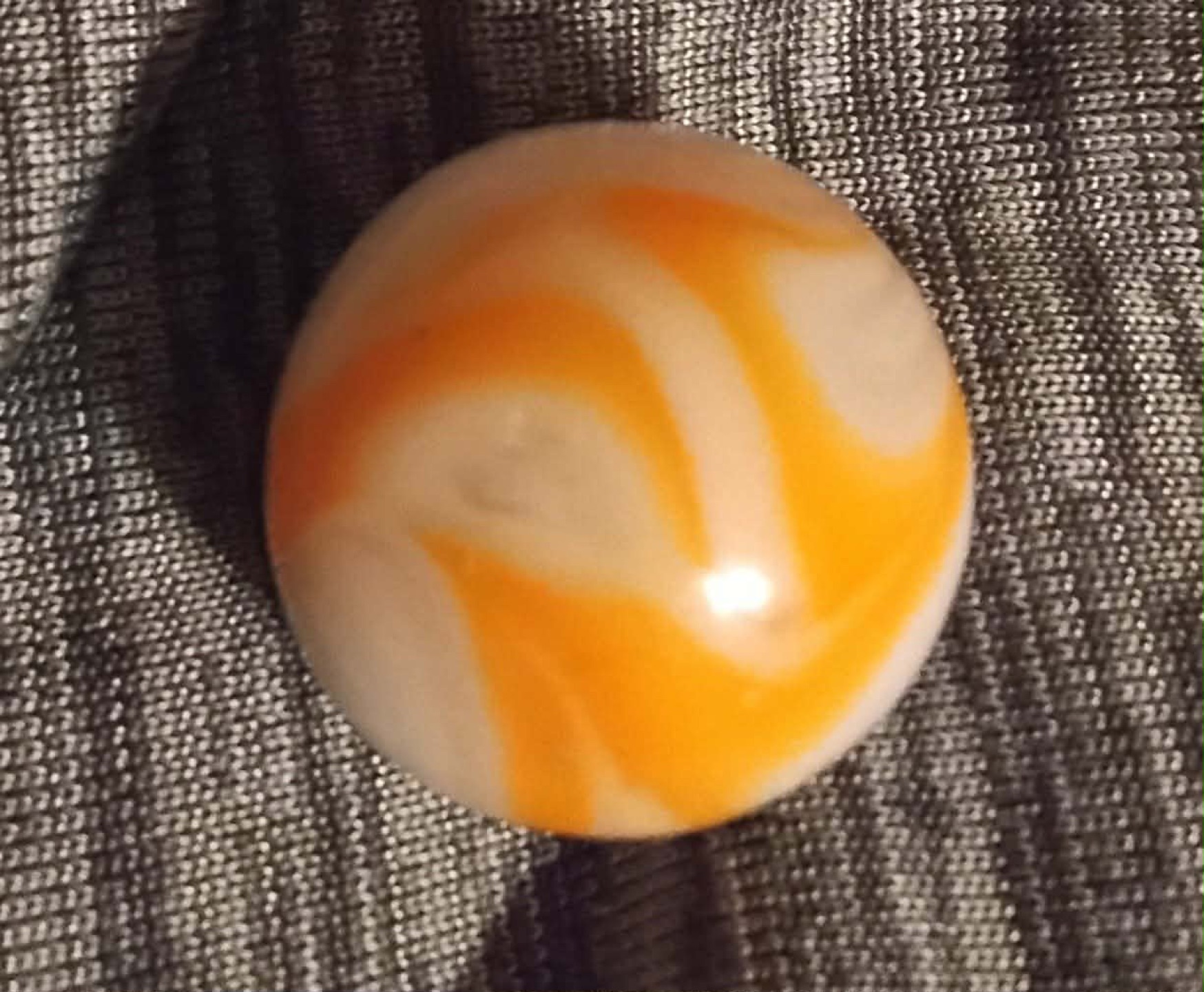 Egg Yolk Special by Akro Agate, identification view
