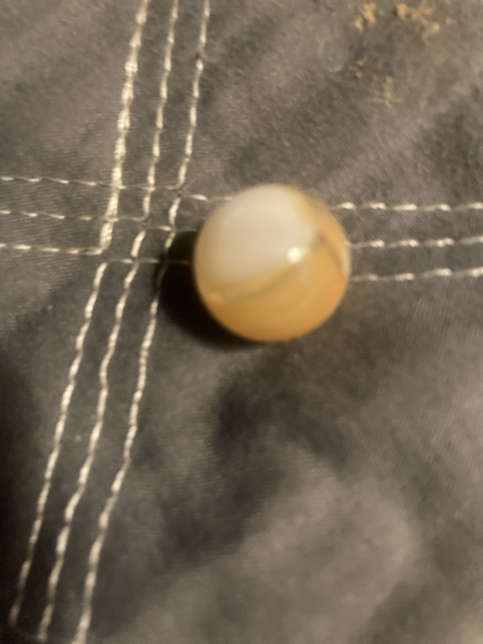 Corkscrew - White and Caramel Butterscotch by Akro Agate, identification view