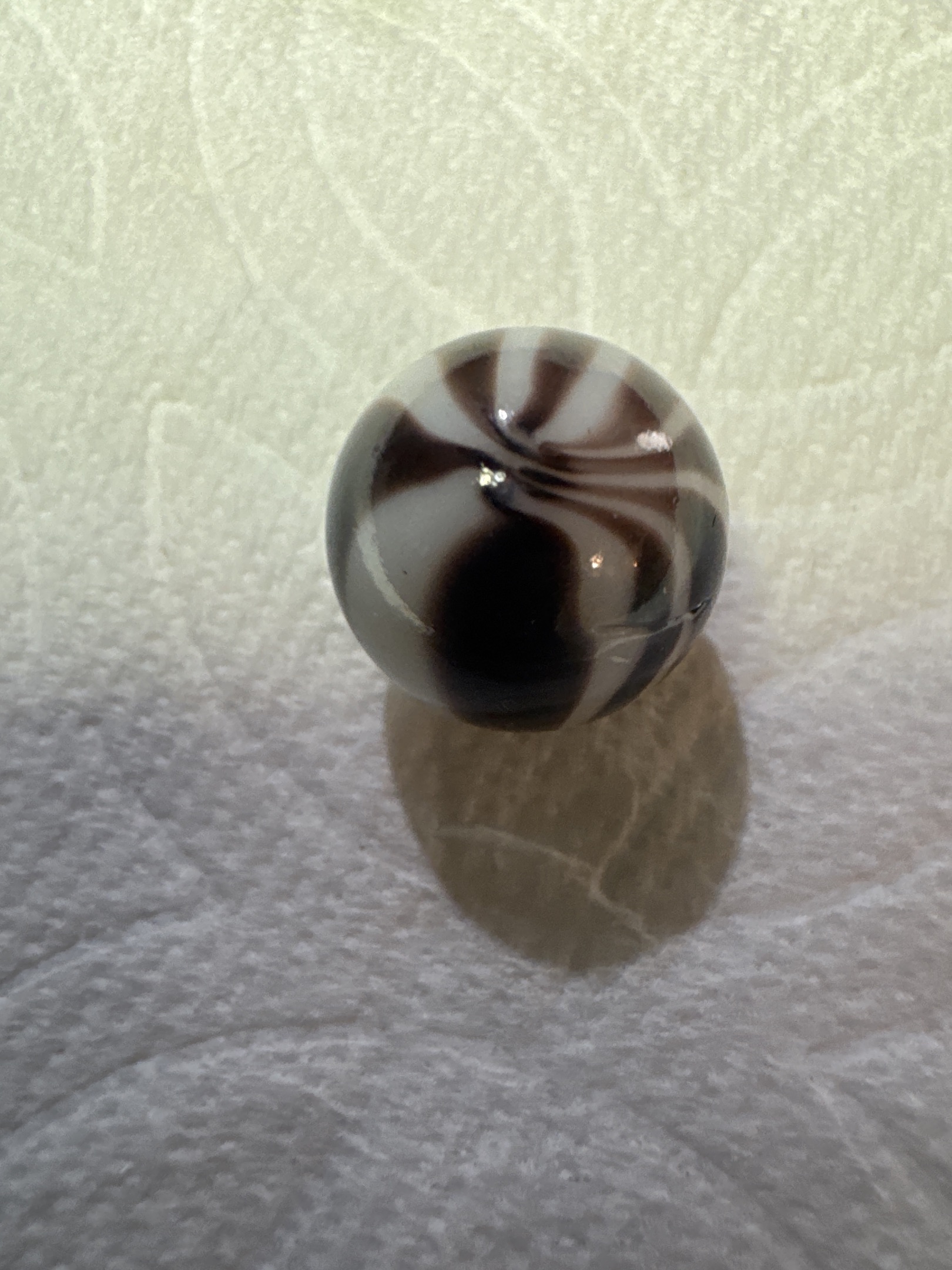 Oxblood Corkscrew by Akro Agate Company, identification view