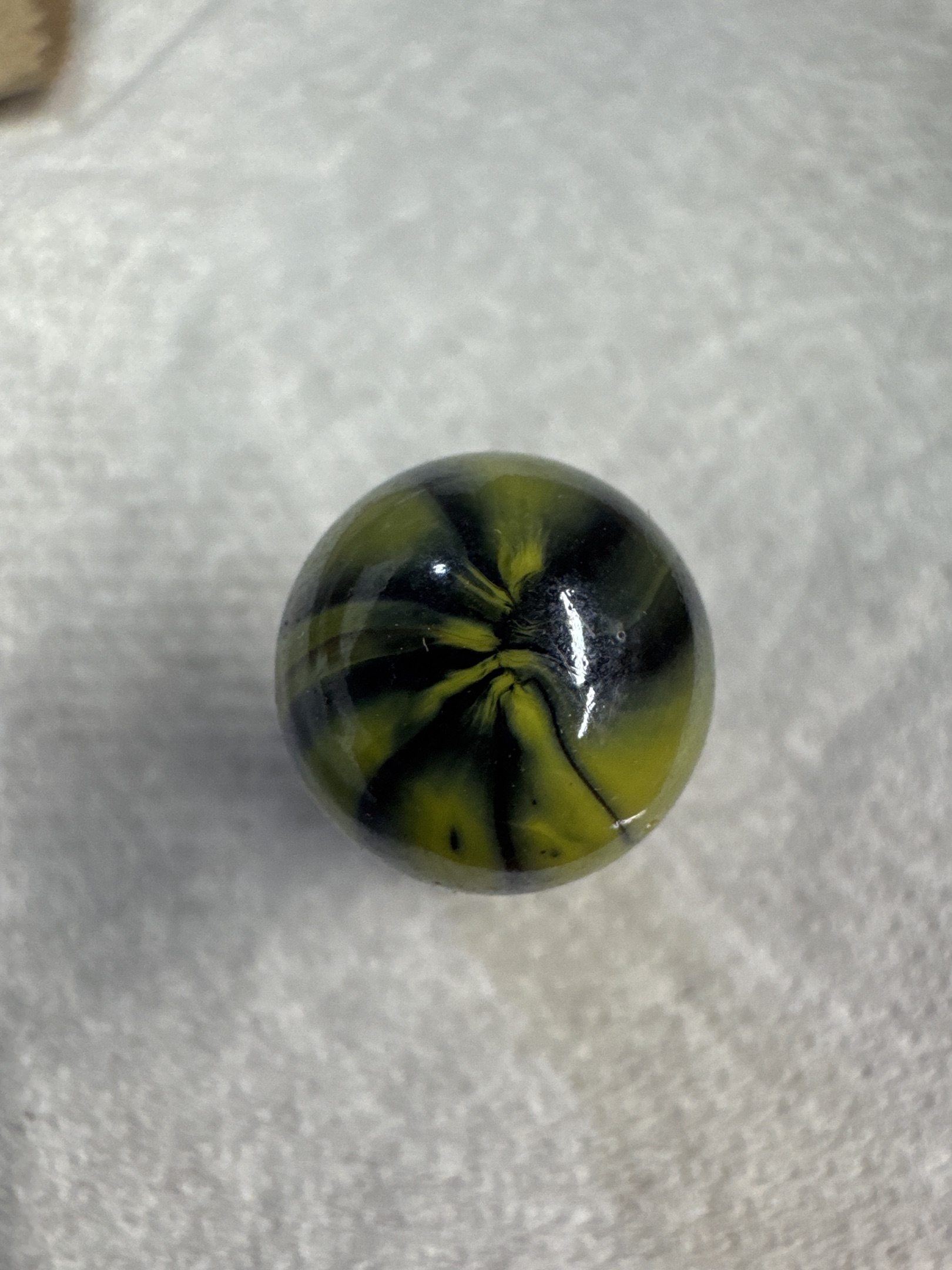 Bumblebee by Peltier Glass Company, identification view