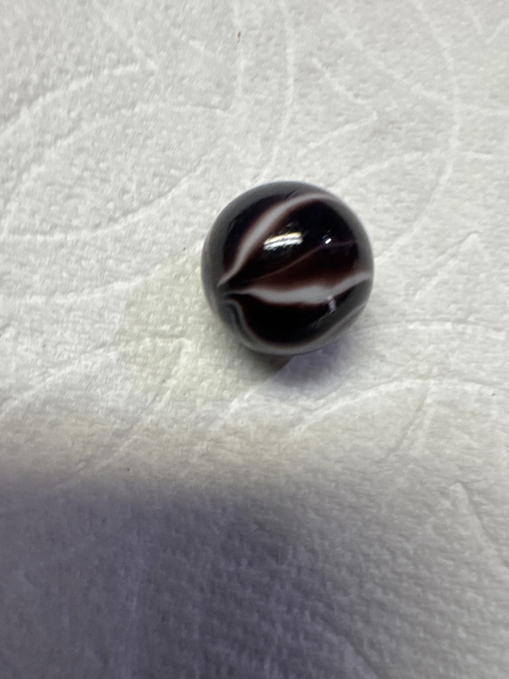 Oxblood Corkscrew by Akro Agate Company, identification view