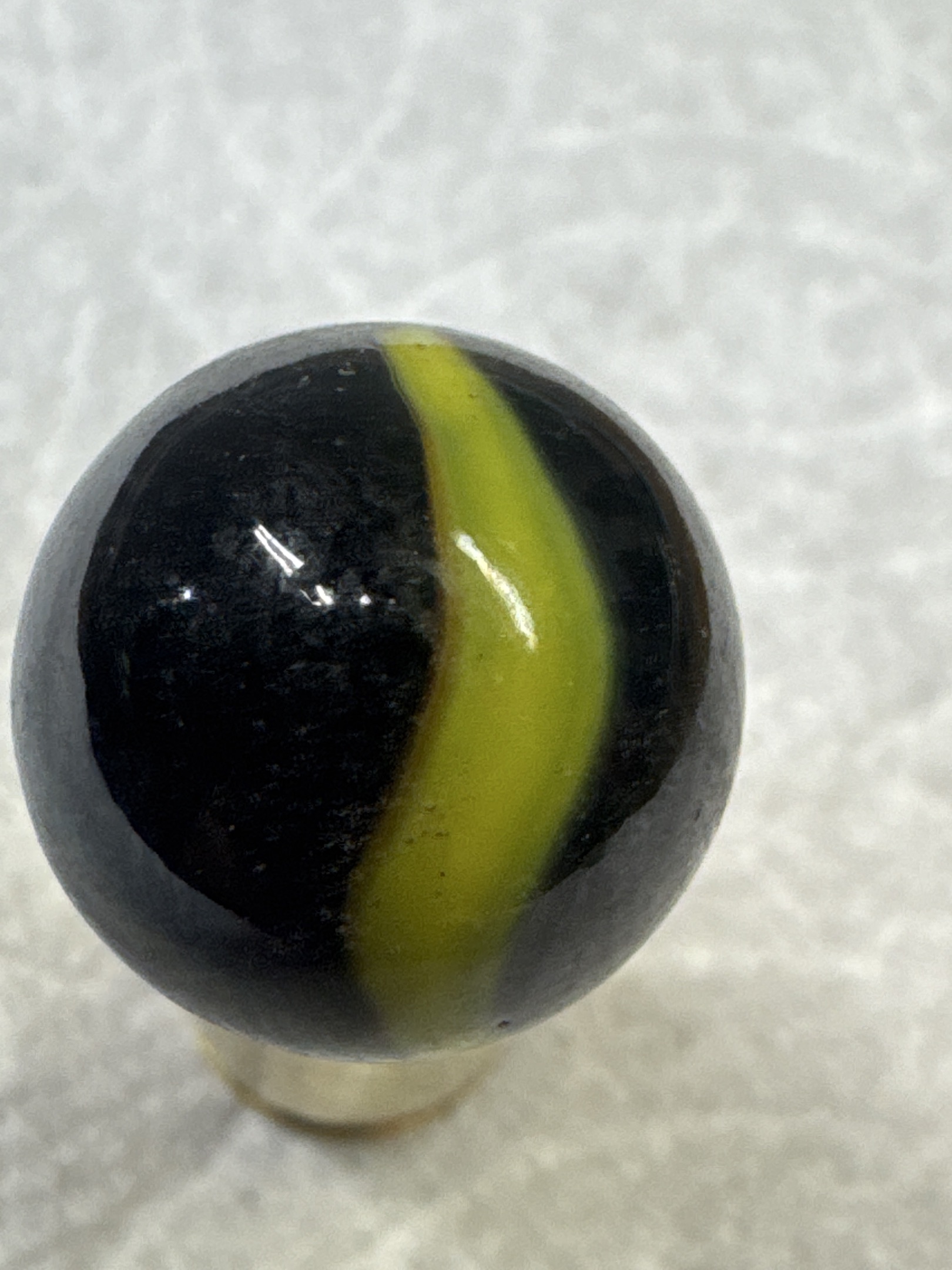Black Zebra with Yellow by Peltier Glass Company, identification view