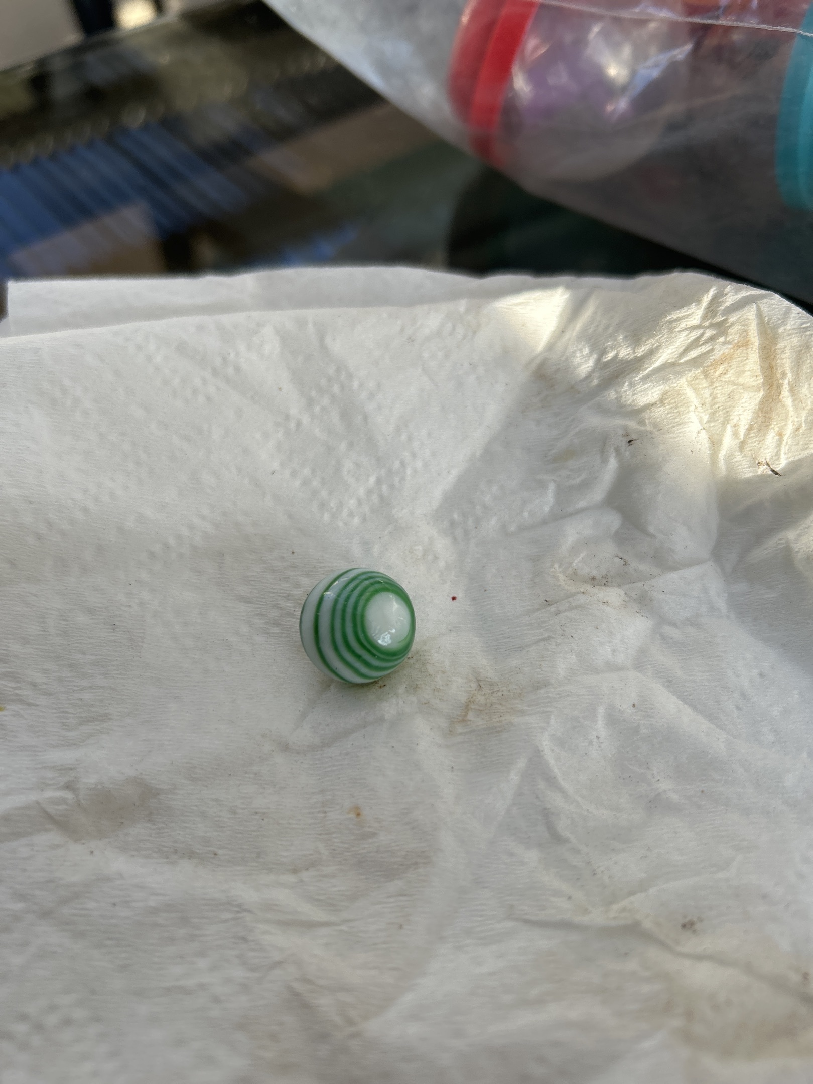 Green and White Swirl (Opaque) by Akro Agate Company, identification view