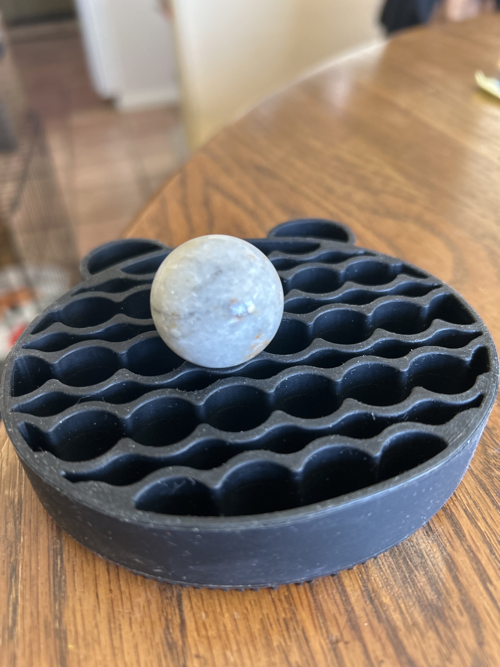 Common Clay (Blue Dyed) by S.C. Dyke / American Marble & Toy Mfg. Co., identification view