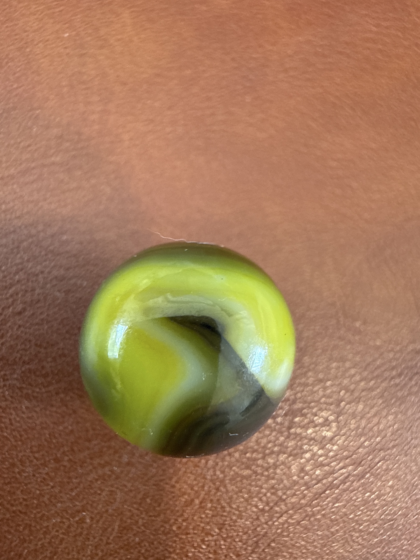 Parrot - Lime Green Parrot by Vitro Agate, identification view
