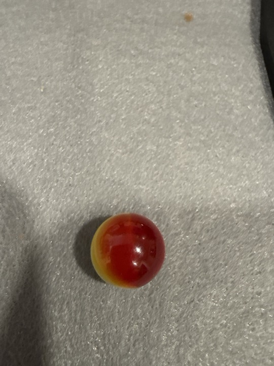 Egg Yolk Patch - Red on Yellow by Akro Agate, identification view