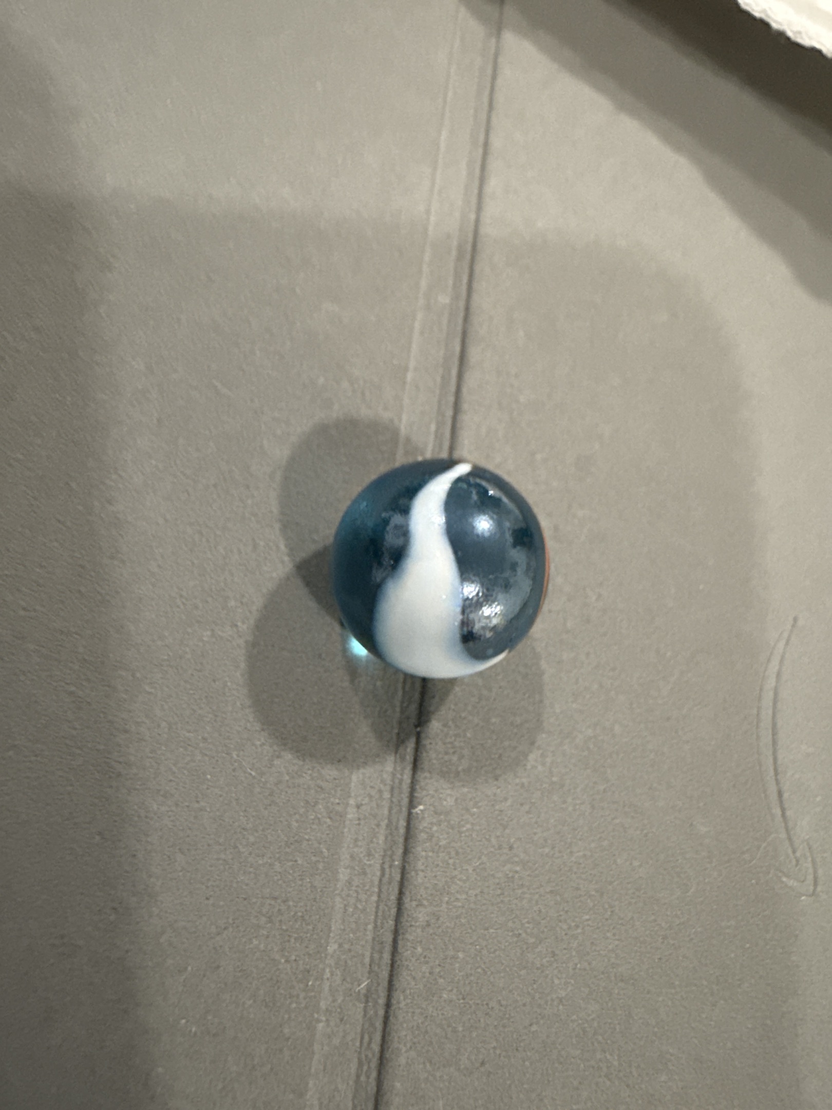 Blue with White Vane by Vitro Agate, identification view