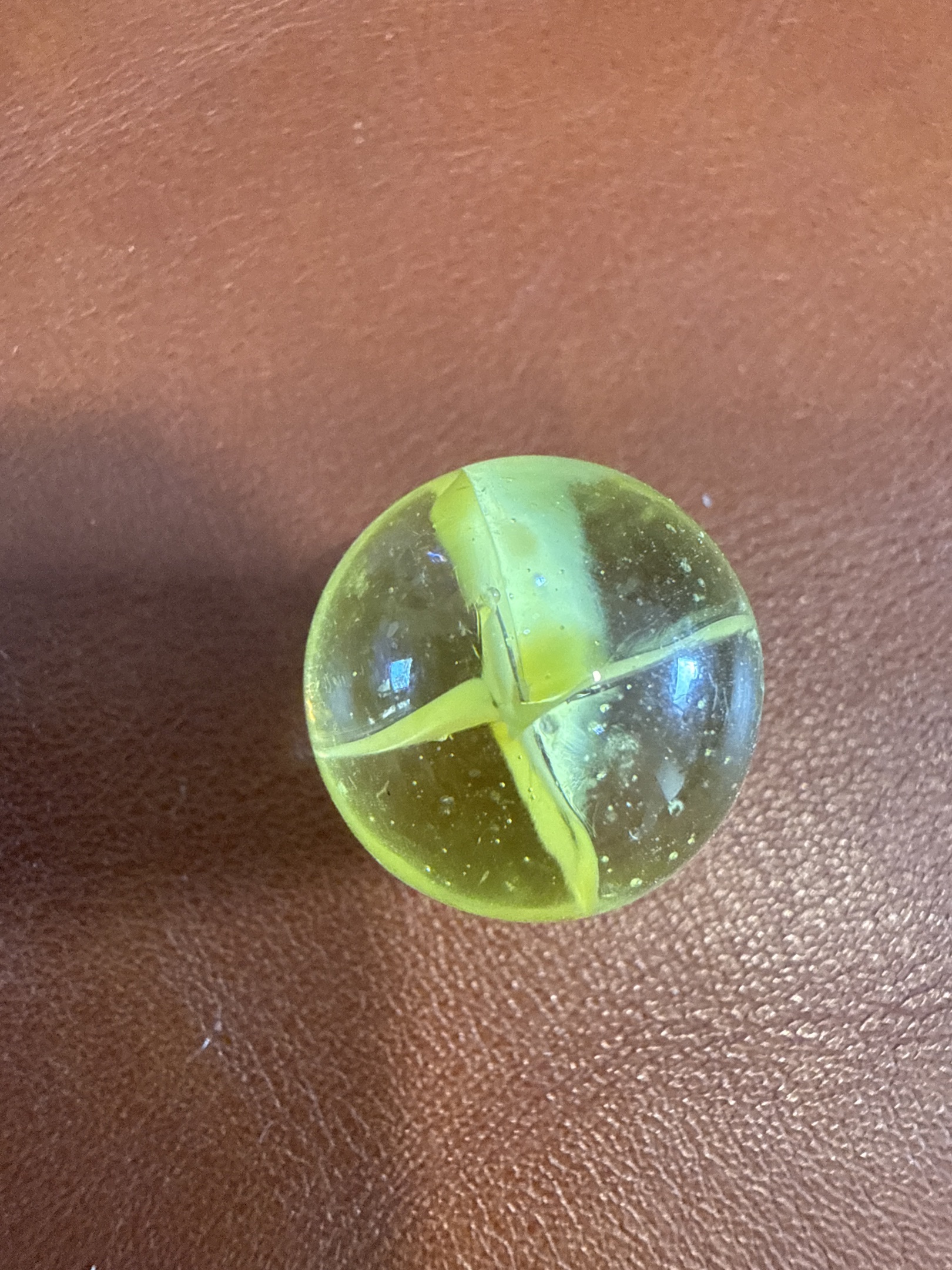 Yellow 4-Vane Cat's Eye by Vitro Agate, identification view