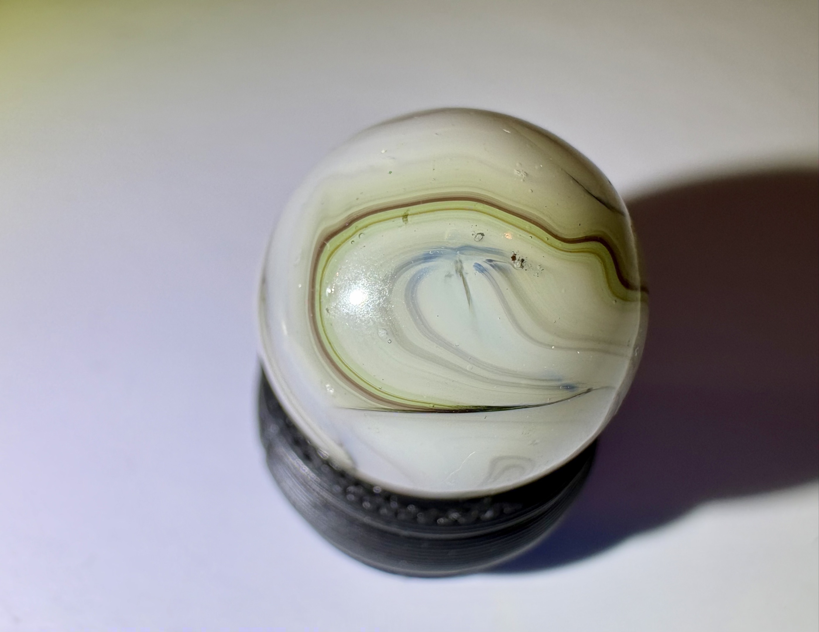 Alley Agate Horsehair Swirl by Alley Agate Company, identification view