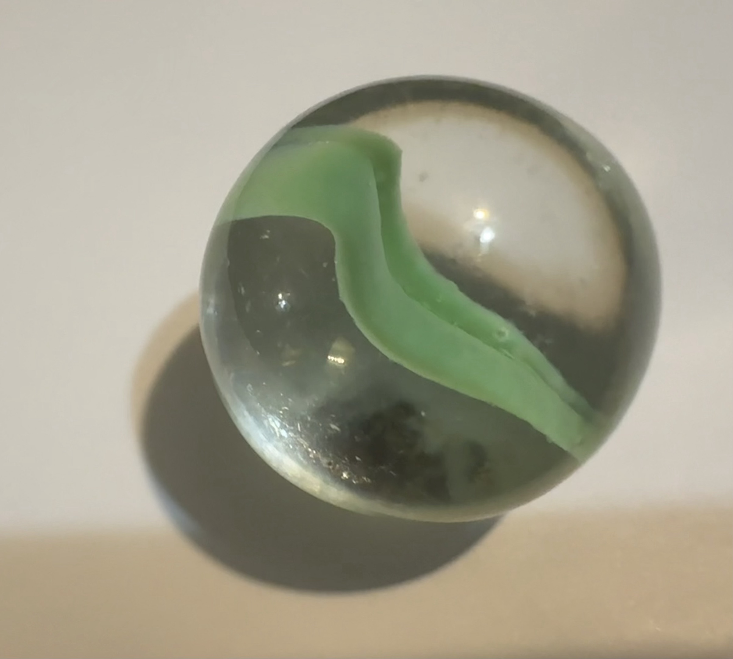 Banana Cat's Eye by Vitro Agate Company, identification view