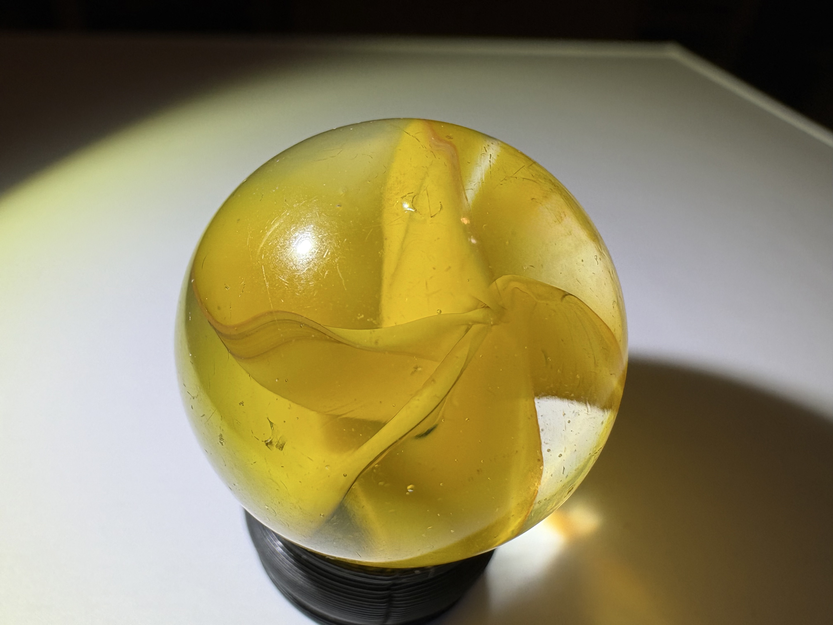Vitro Hybrid Cat's Eye (5-Vane) by Vitro Agate Company, identification view