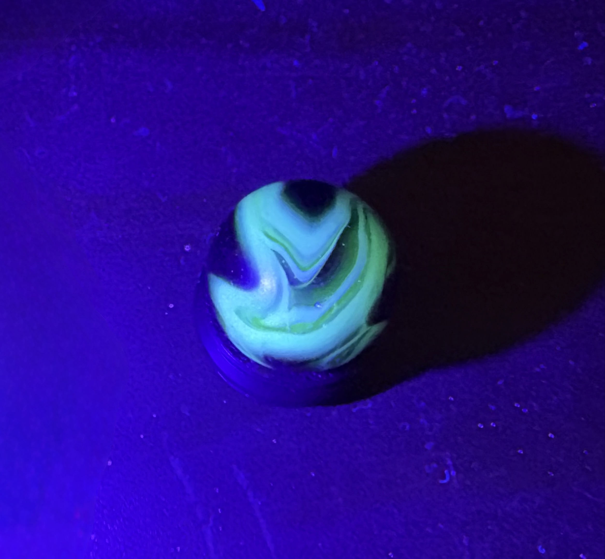 Uranium Swirl (Black & White) by Alley Agate, identification view