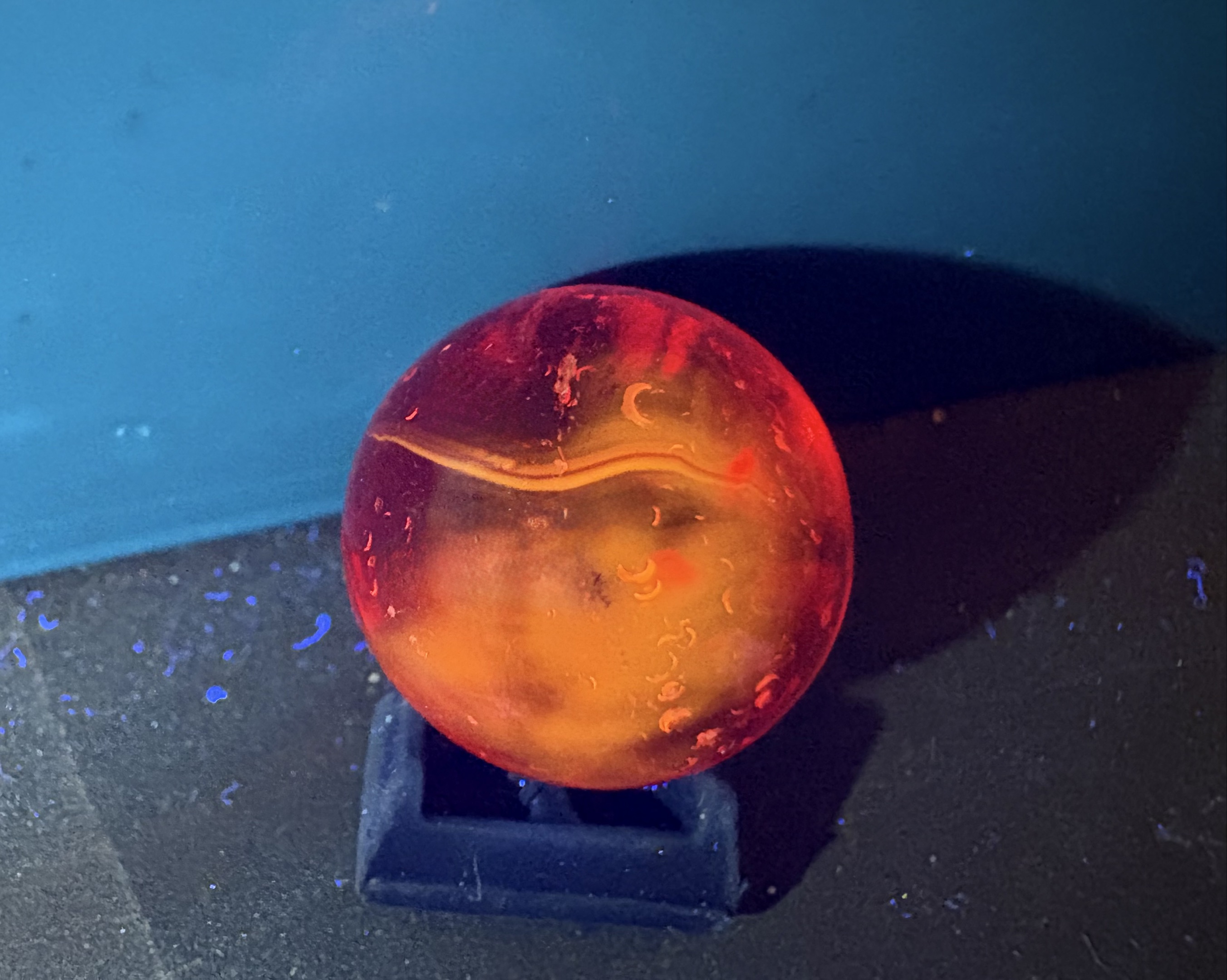 Cadmium Red Ribbon by Vitro Agate Company, identification view