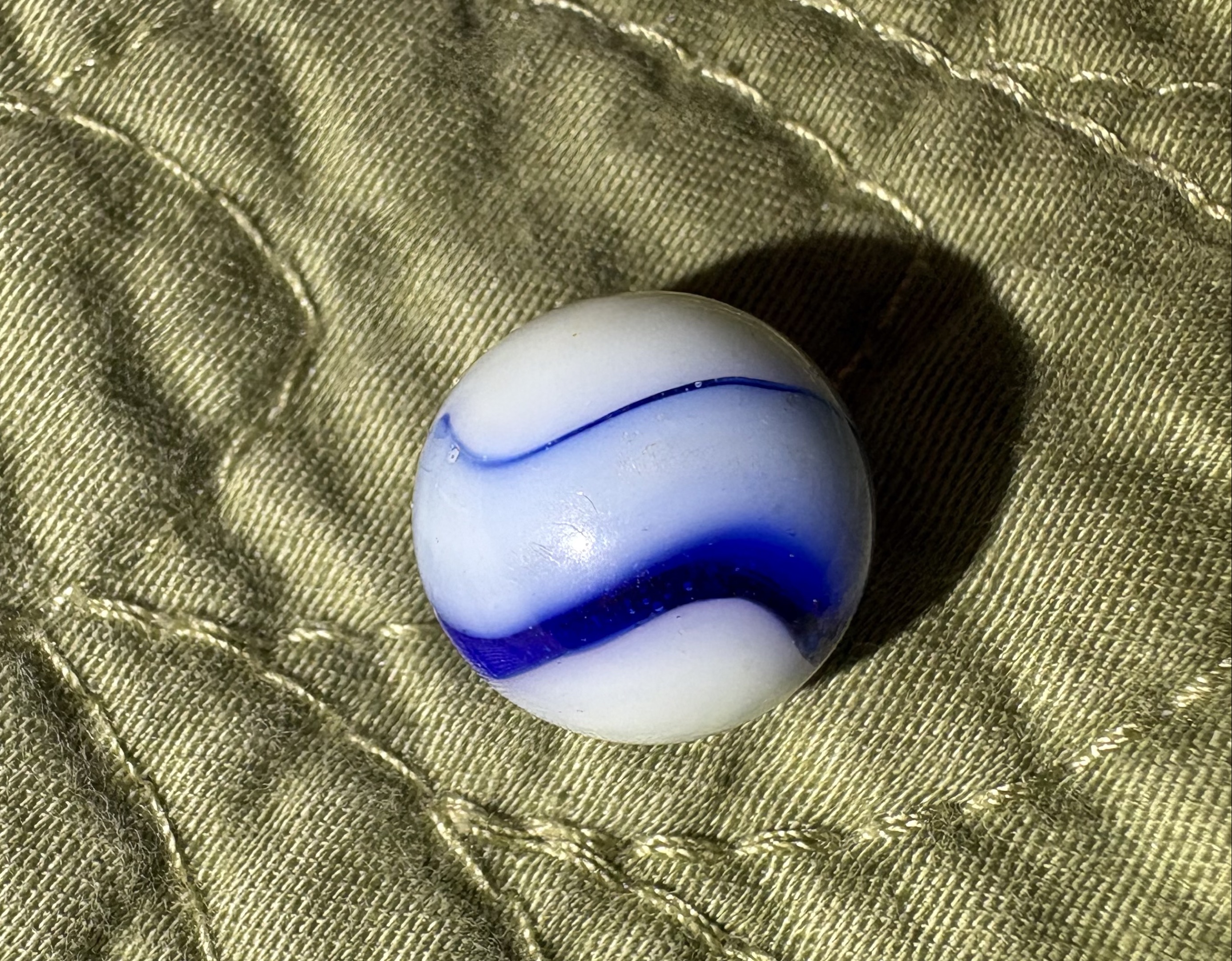 Blue on White Rainbo by Peltier Glass Company, identification view
