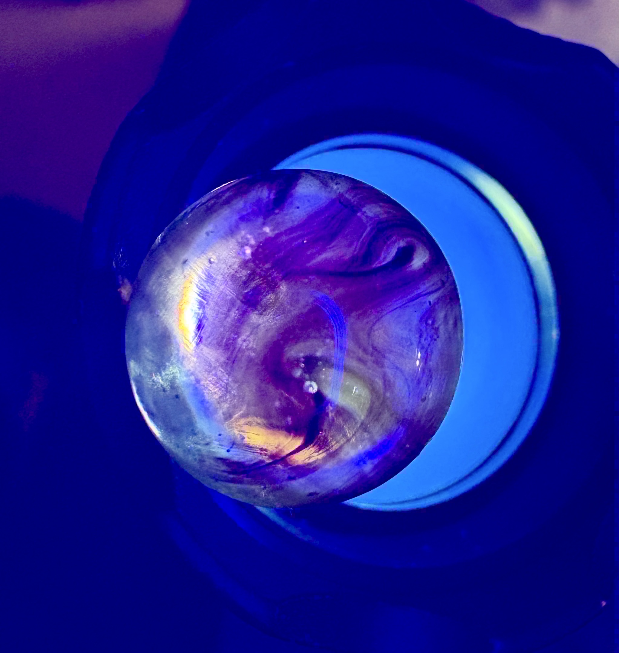 Purple Swirl (Uranium Base) by Akro Agate Company, identification view