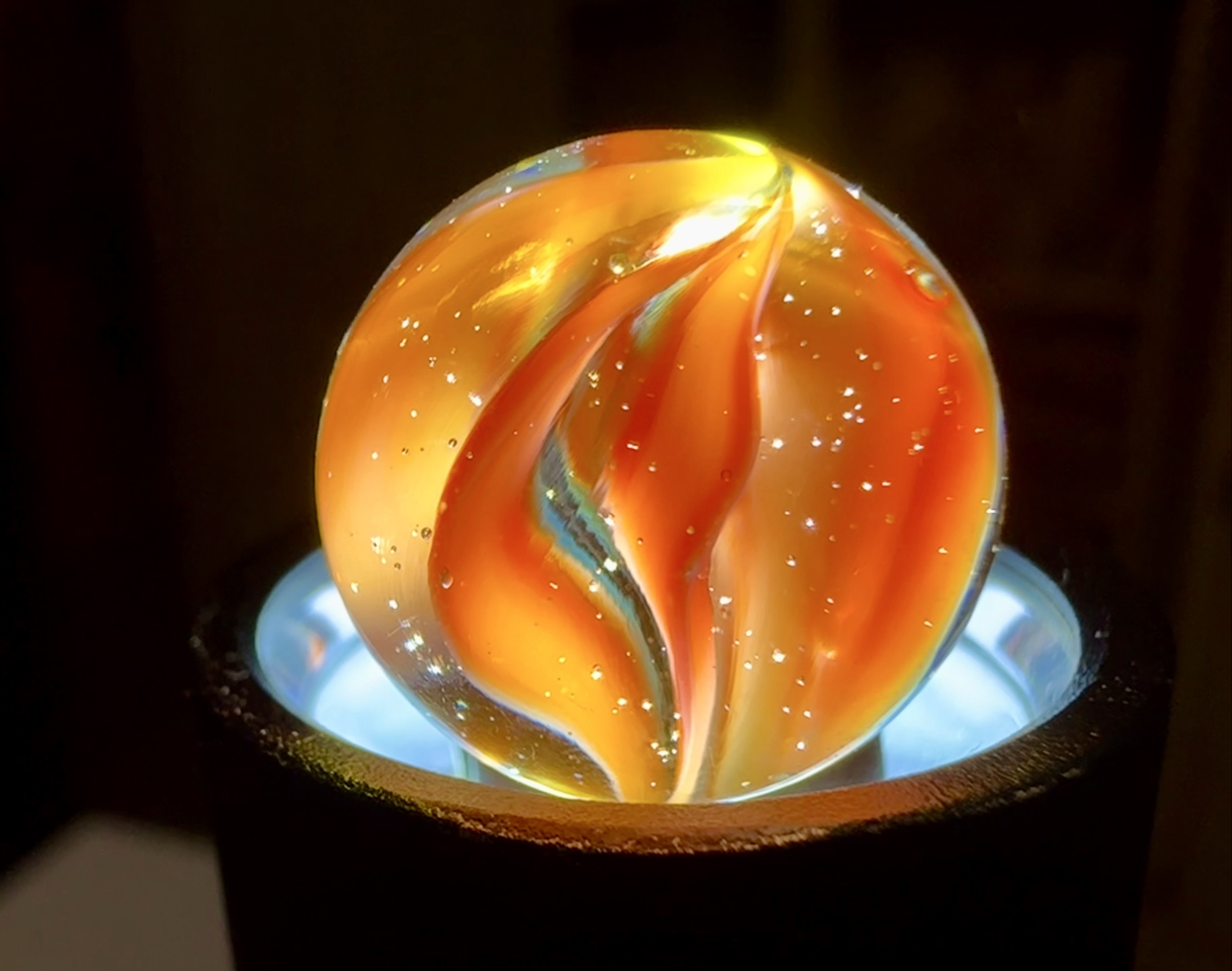 Vitro Hybrid Five-Vane Cat's Eye by Vitro Agate Company, identification view