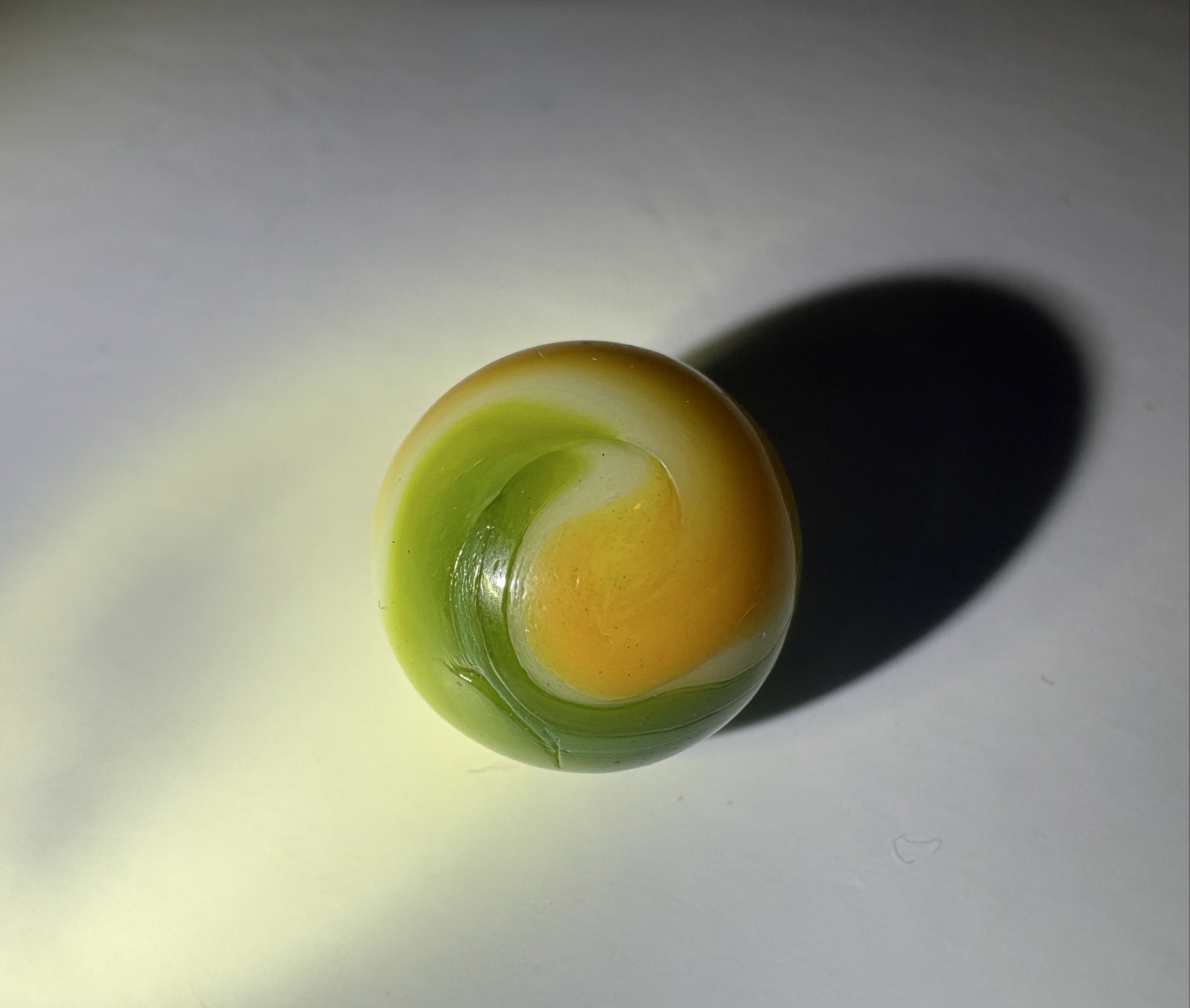 Vitro Agate Parrot by Vitro Agate Company, identification view