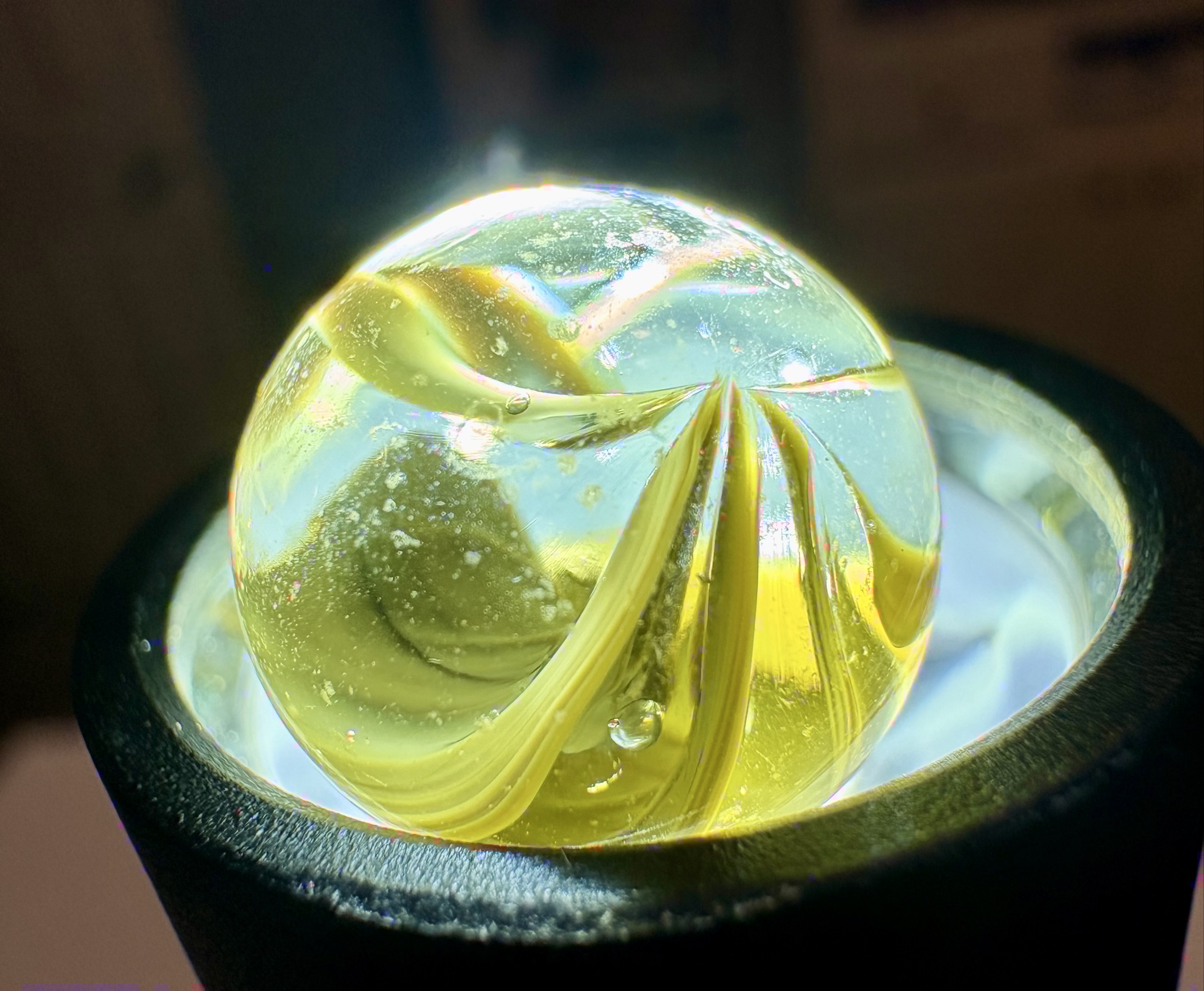 Vitro Agate Cage Cat's Eye (6-Vane) by Vitro Agate Company, identification view