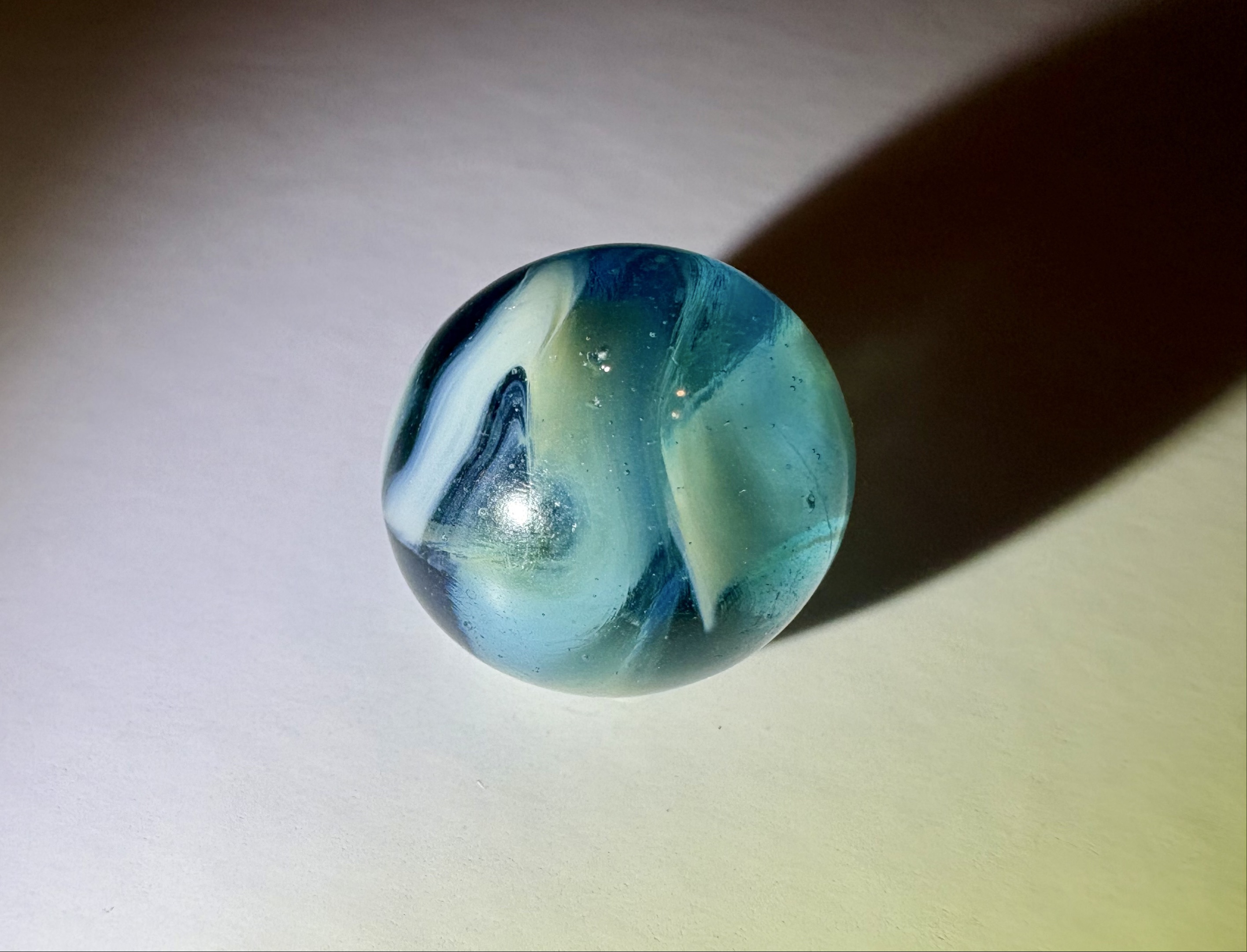 Heaton Blue and White Swirl by Heaton Agate Company, identification view