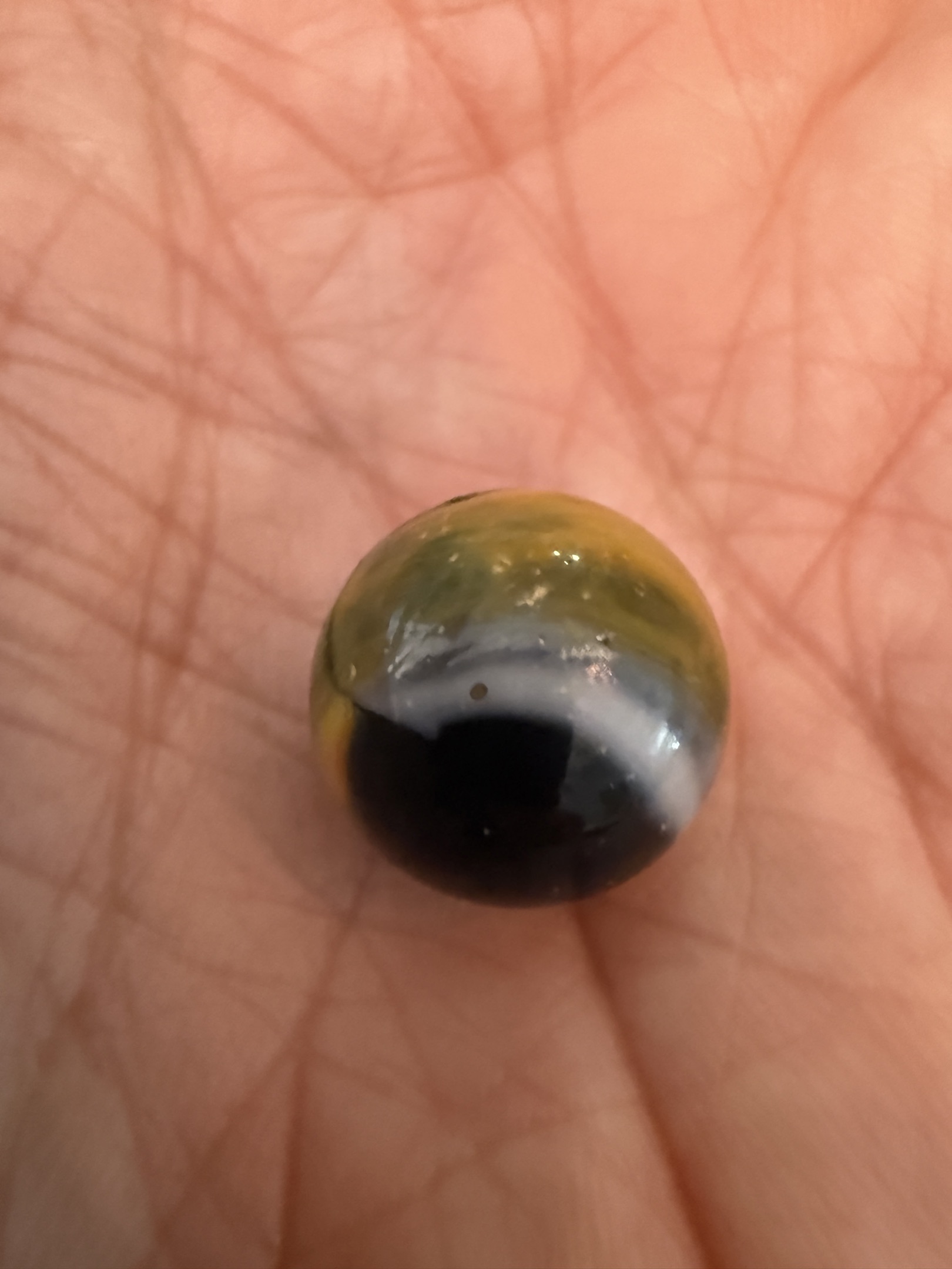 Bumble Bee Special - Black and Yellow by Akro Agate, identification view