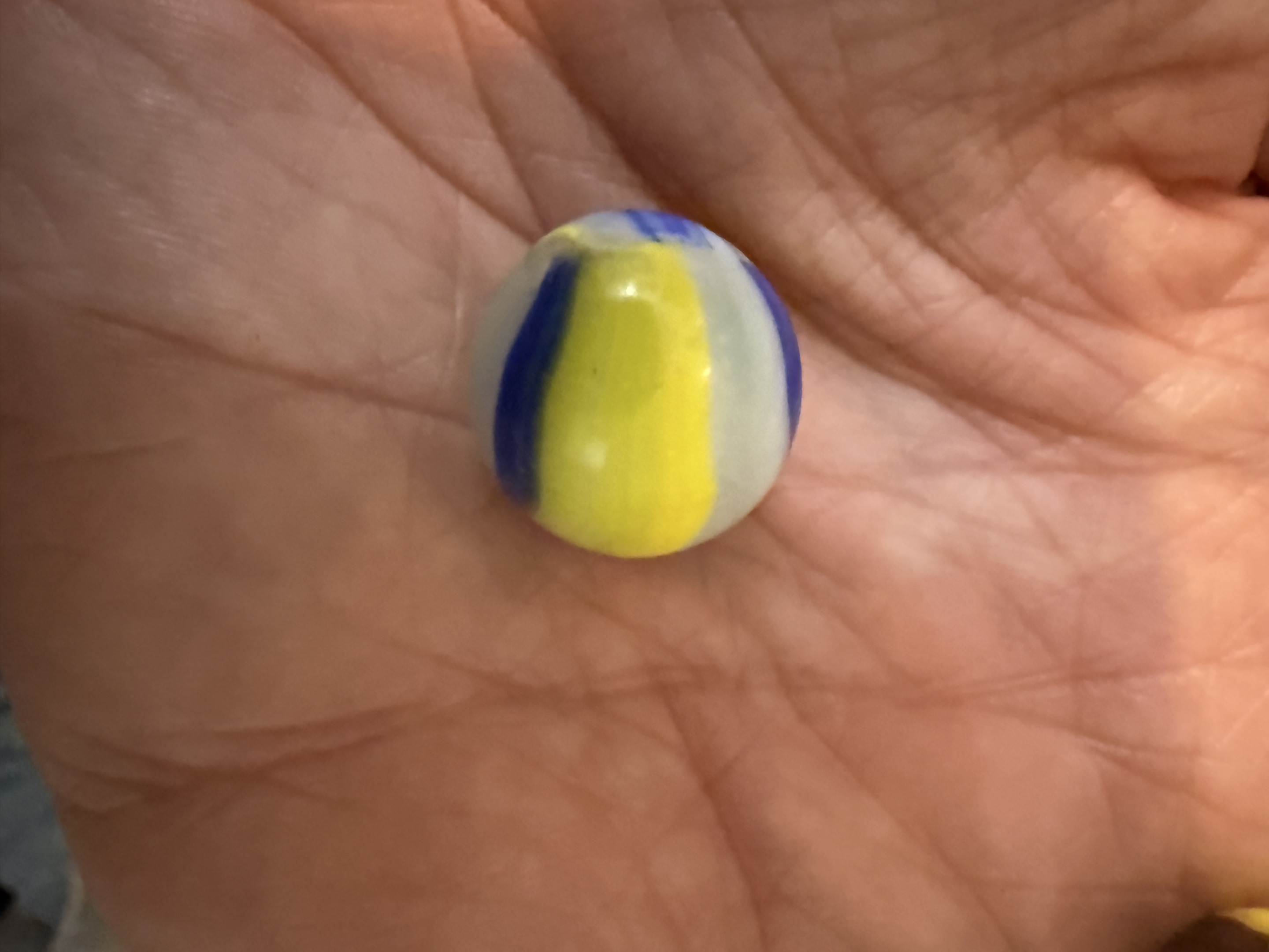 Ace Special - Yellow and Blue on White by Akro Agate, identification view