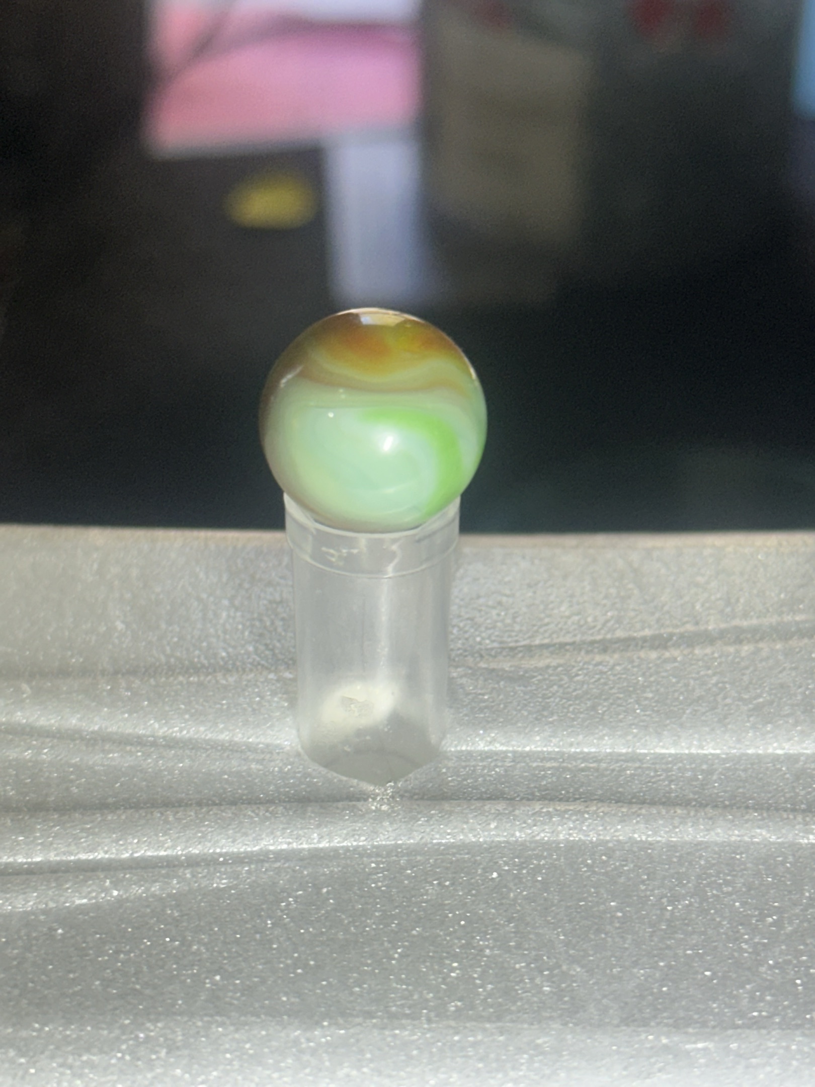 Green and Butterscotch Special by Akro Agate, identification view