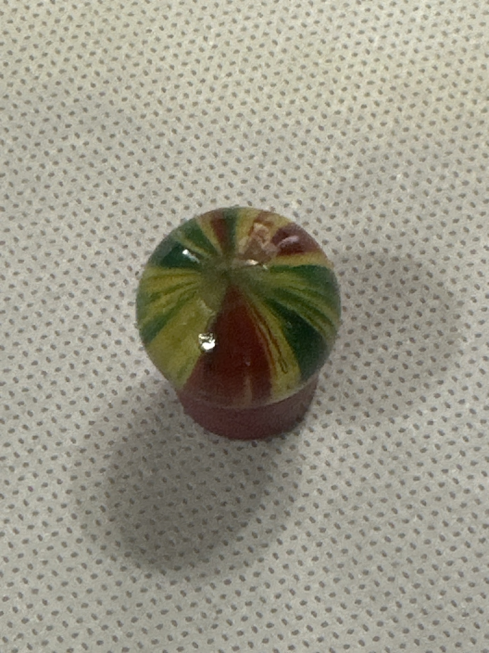 Onionskin Swirl by German Handmade, identification view