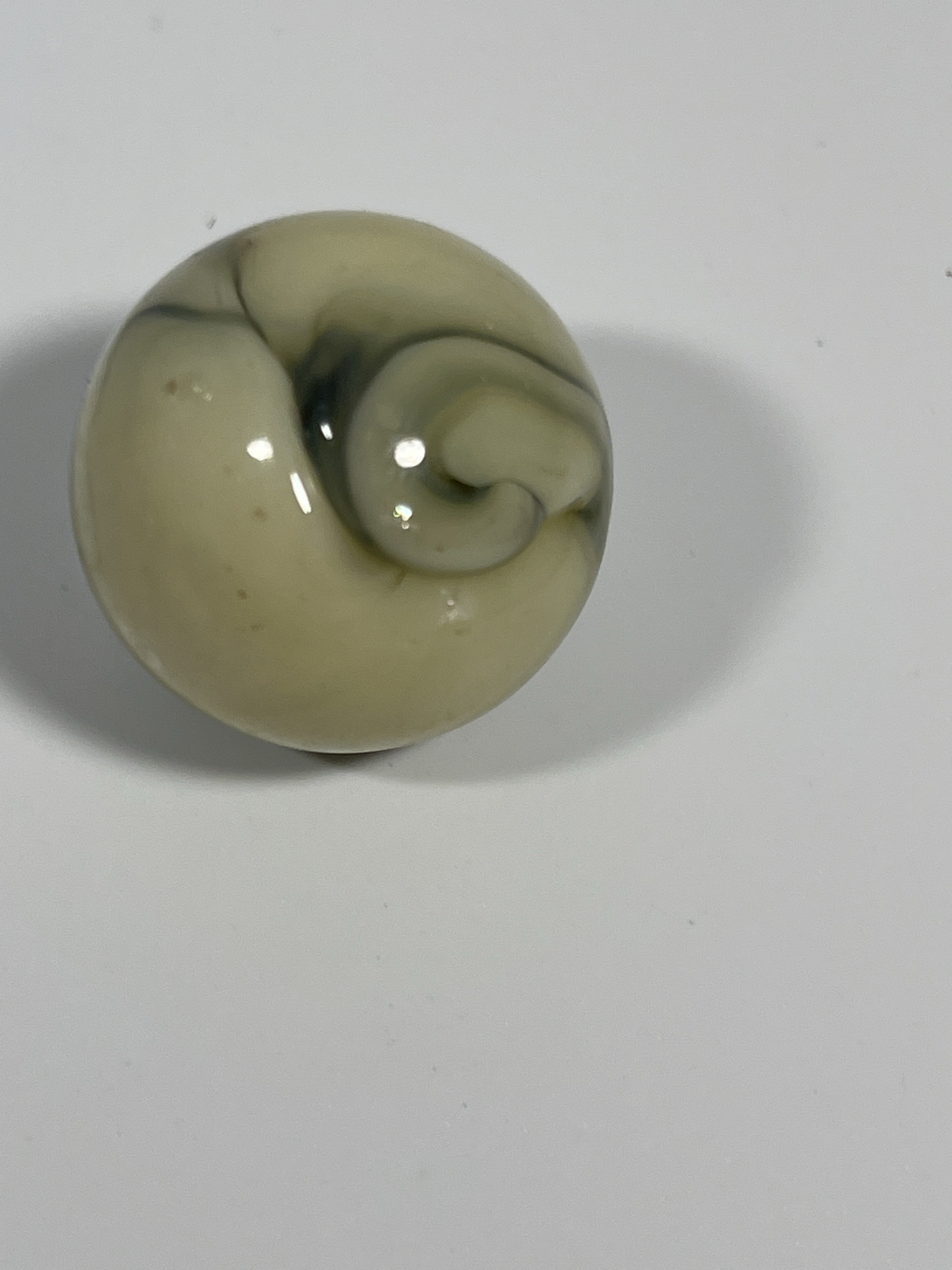 Silver Oxblood by Akro Agate, identification view