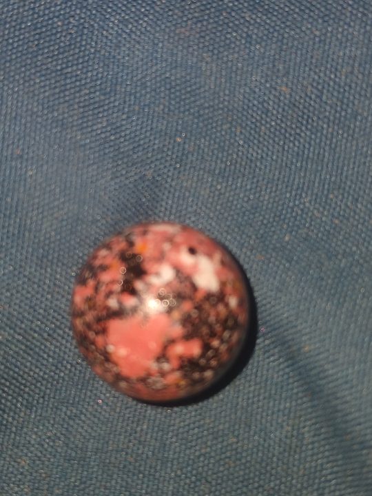 Red Confetti / Red Freckles by Vitro Agate, identification view