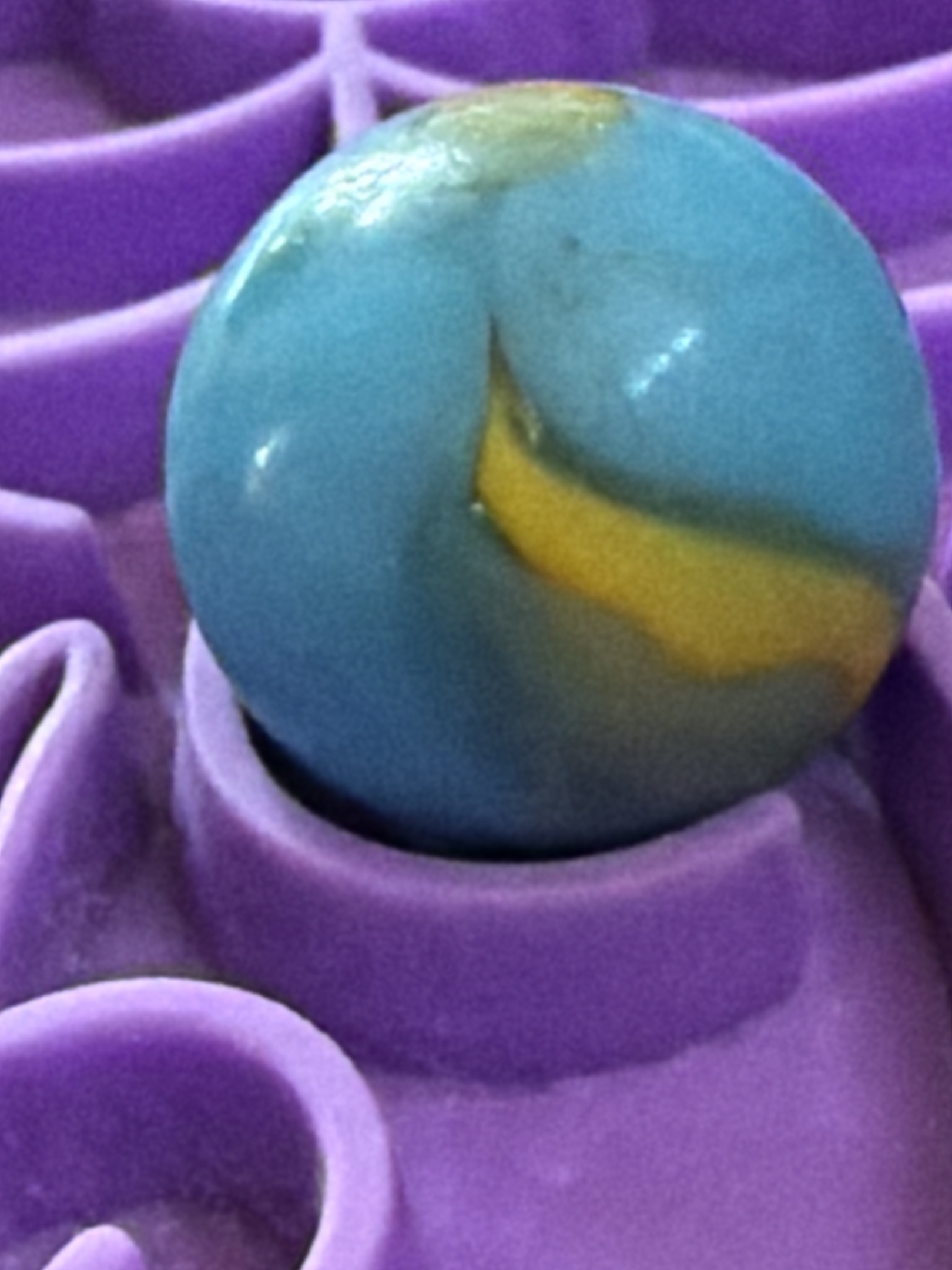Blue Egg Yolk by Akro Agate, identification view