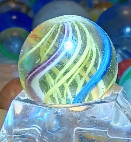 Divided Core Swirl by German Handmade, identification view