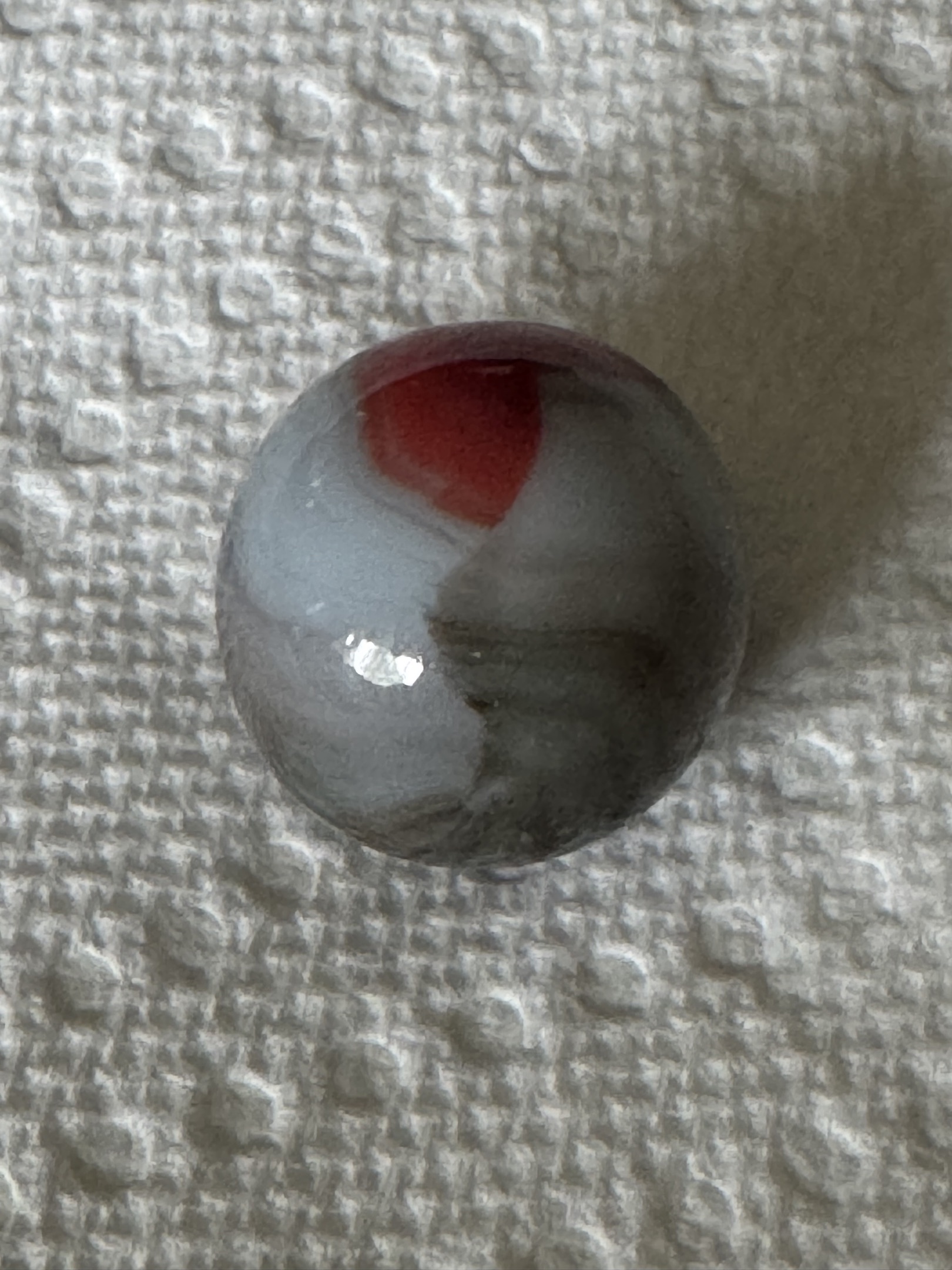 Red Onion by Peltier Glass Co., identification view