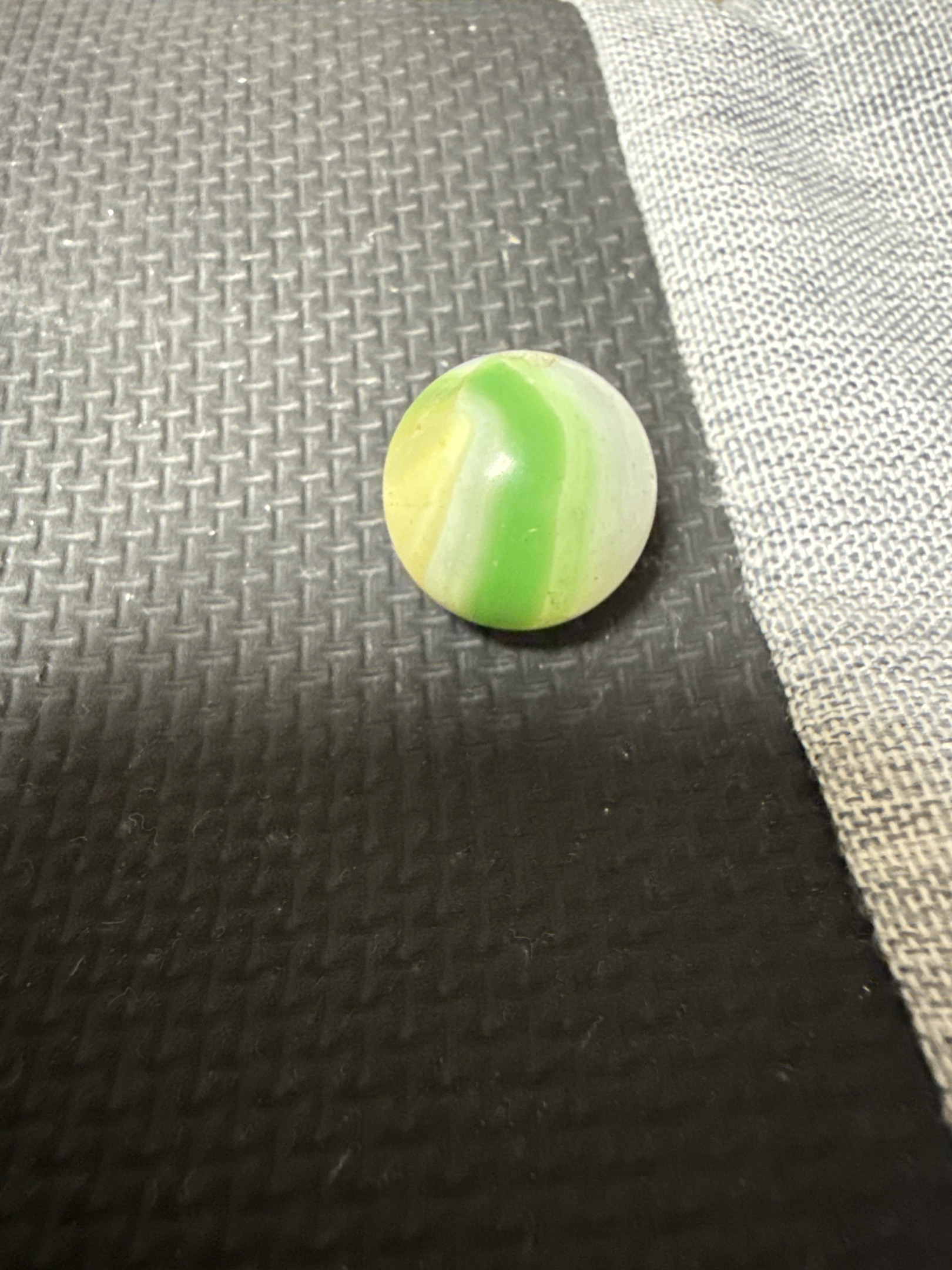 Green and Yellow Rainbo by Peltier Glass Company, identification view