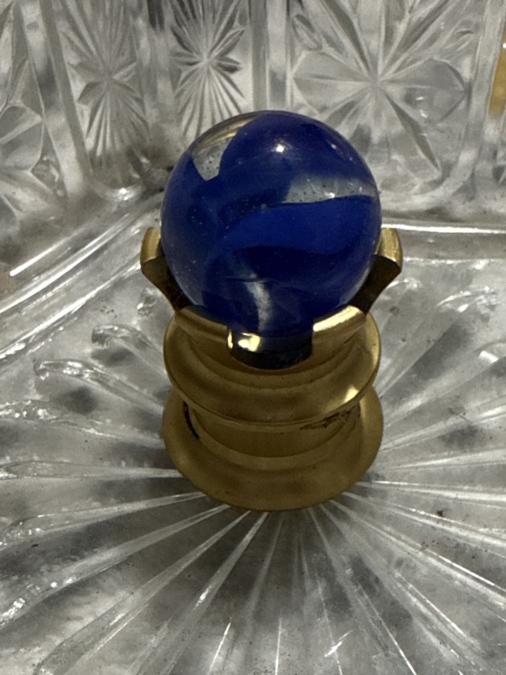 Single Color Cat's Eye by Master Glass, identification view