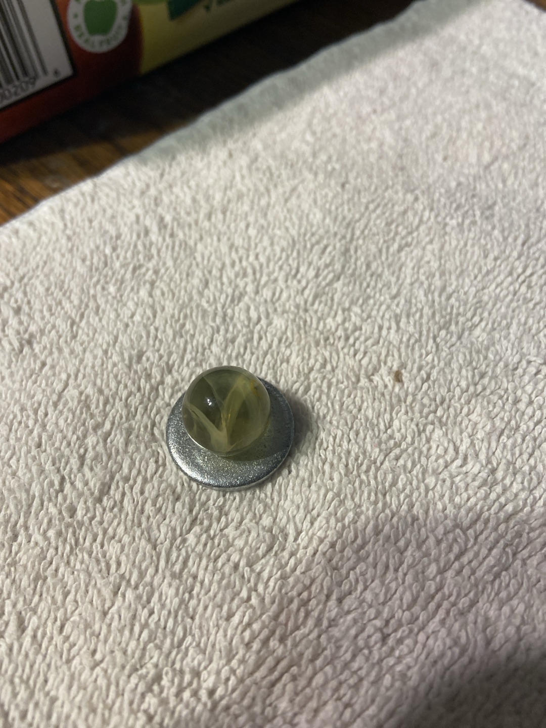 Vaseline Cat's Eye (White Vanes) by Vitro Agate, identification view