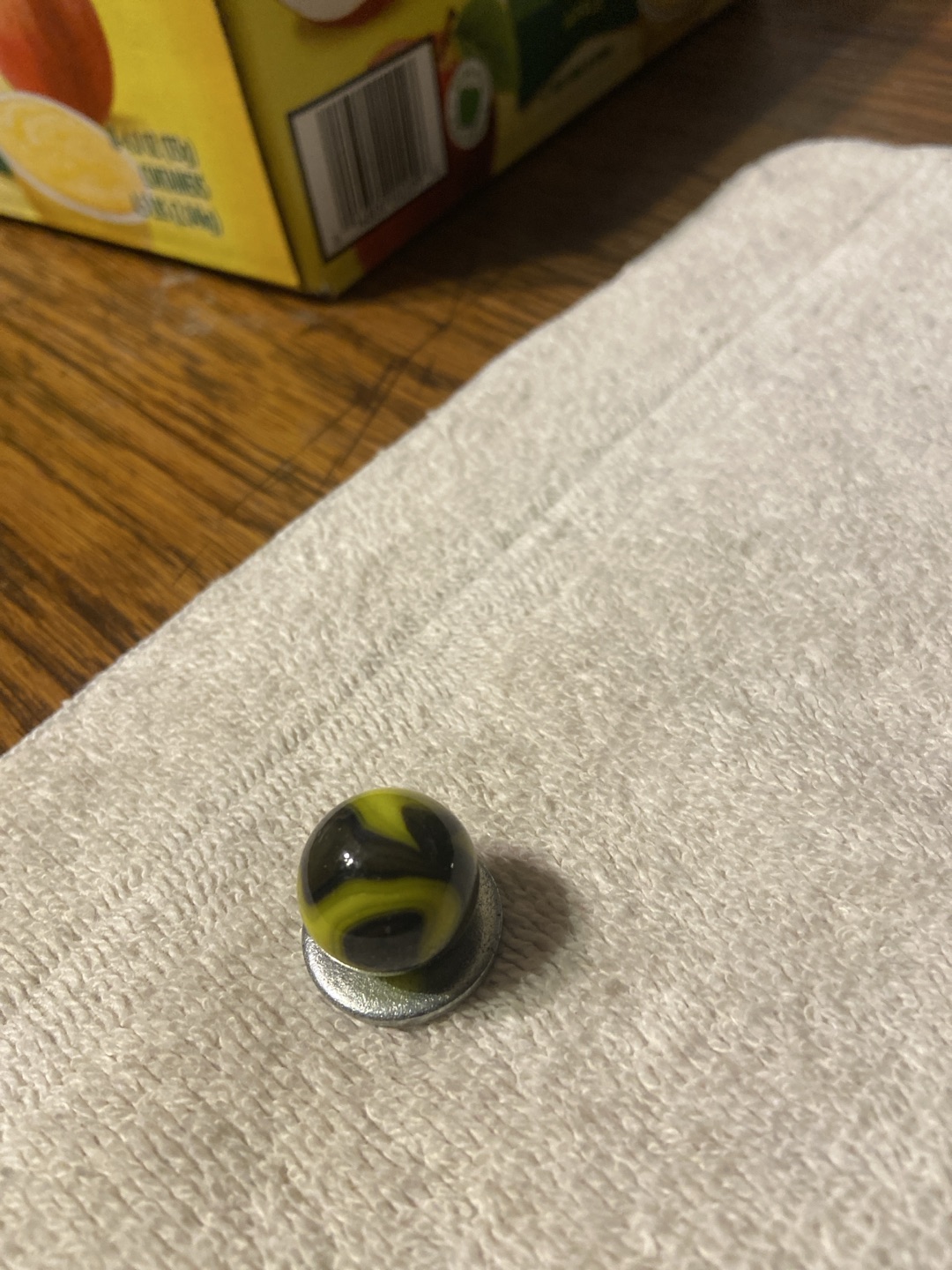 Bumblebee by Akro Agate Company, identification view
