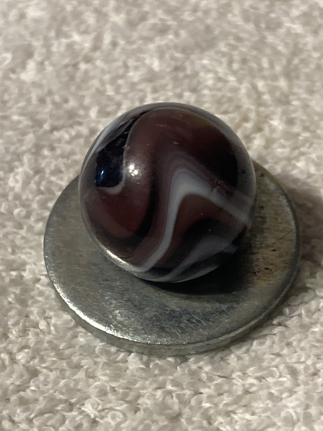 Oxblood Swirl (with Blue) by Akro Agate Company, identification view