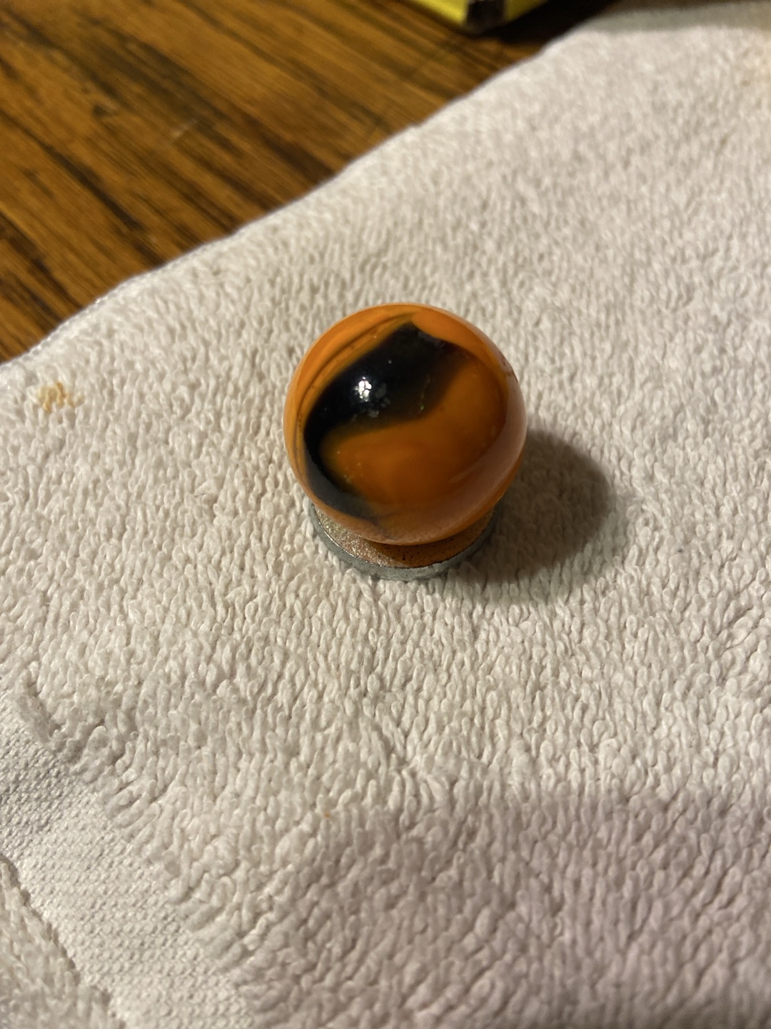 Orange Bee (Variant) by Peltier Glass Company, identification view