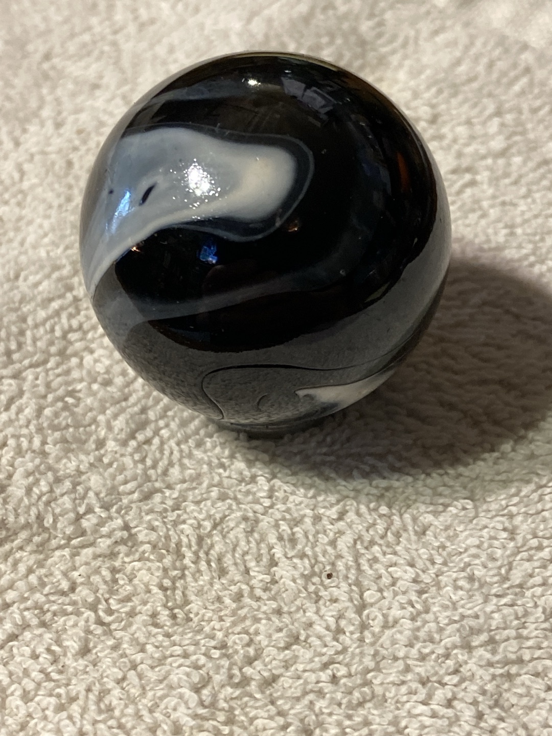 Black and White Swirl by Akro Agate Company, identification view