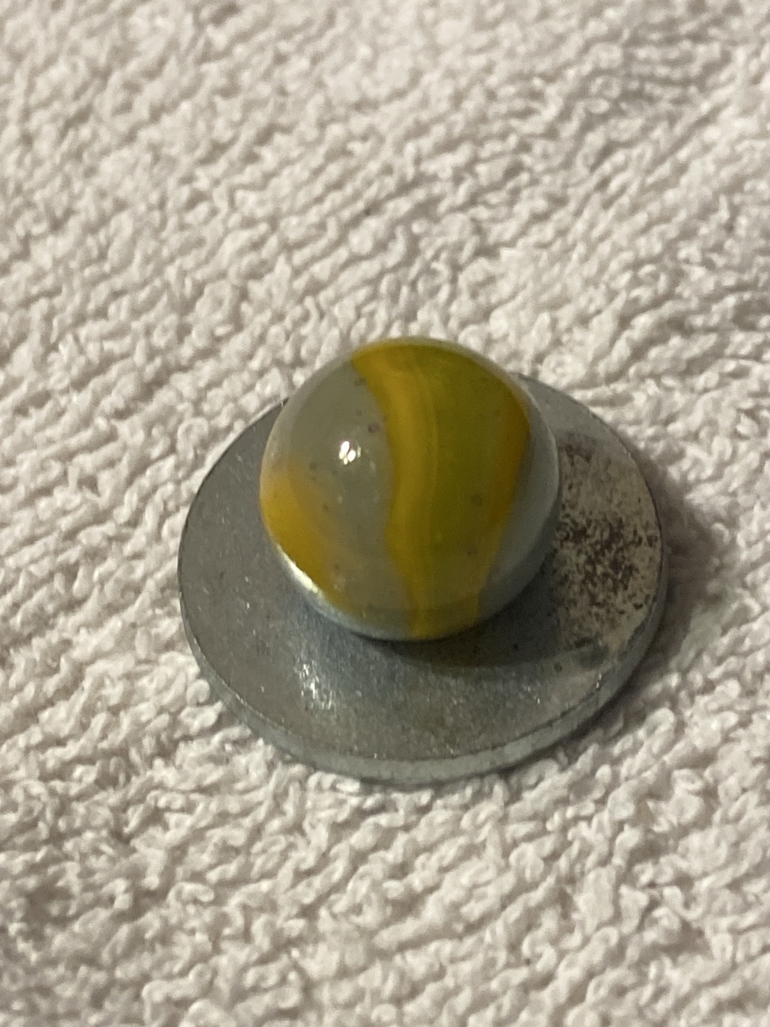 Blue Bee (Yellow on Blue) by Peltier Glass Company, identification view