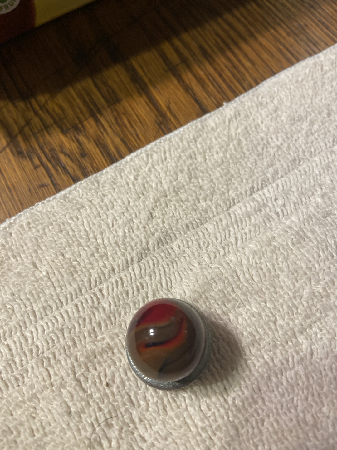 Prize Name (Red and Yellow on Brown) by Akro Agate Company, identification view