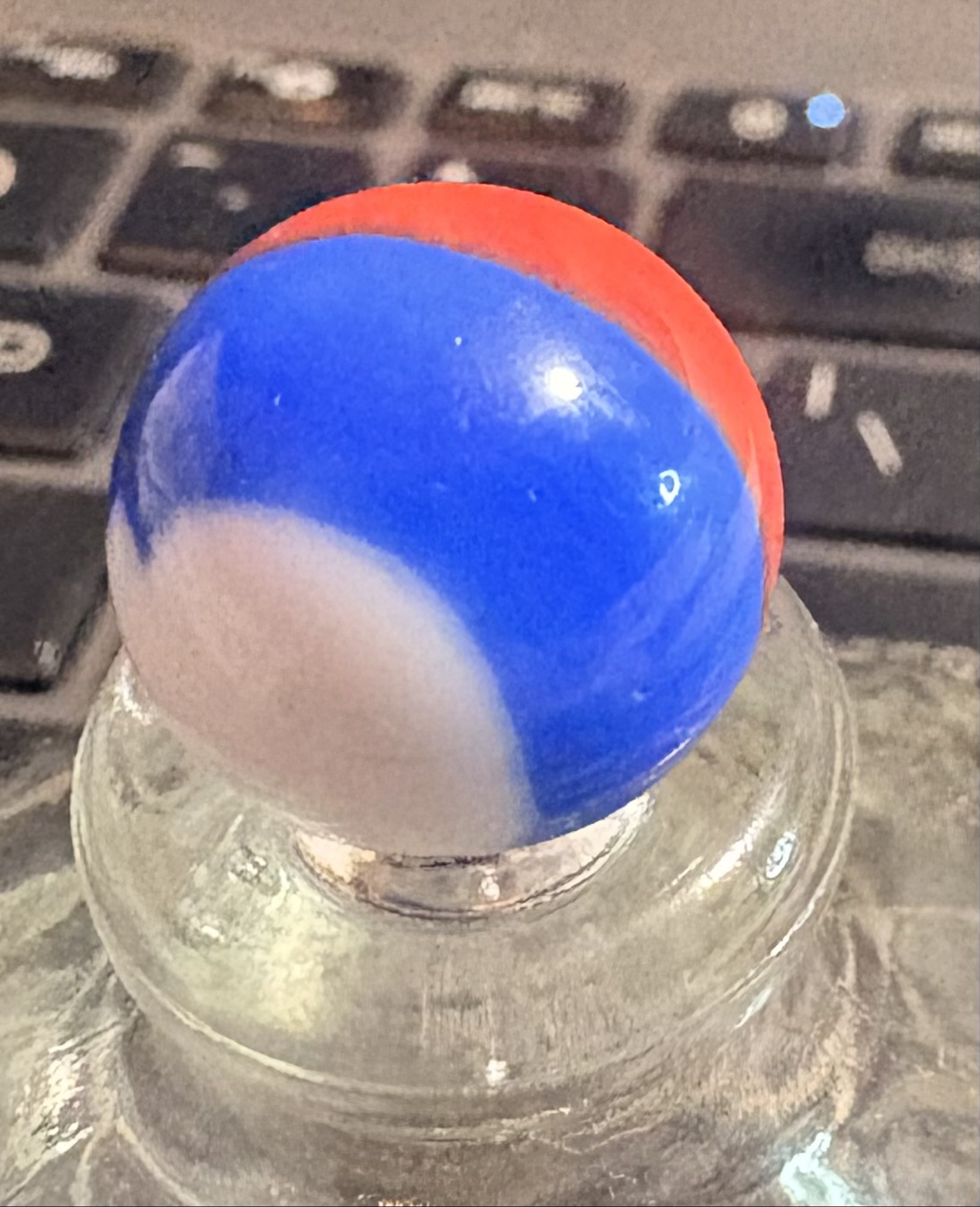 Parrot - Red, White and Blue Patriotic by Vitro Agate, identification view