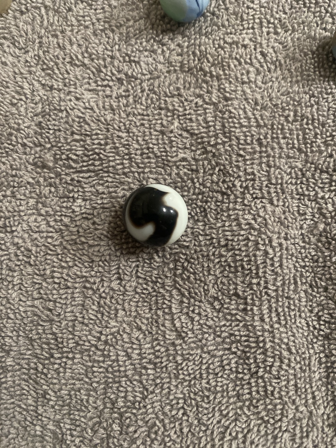 Tuxedo - Black and White Swirl by Alley Agate, identification view