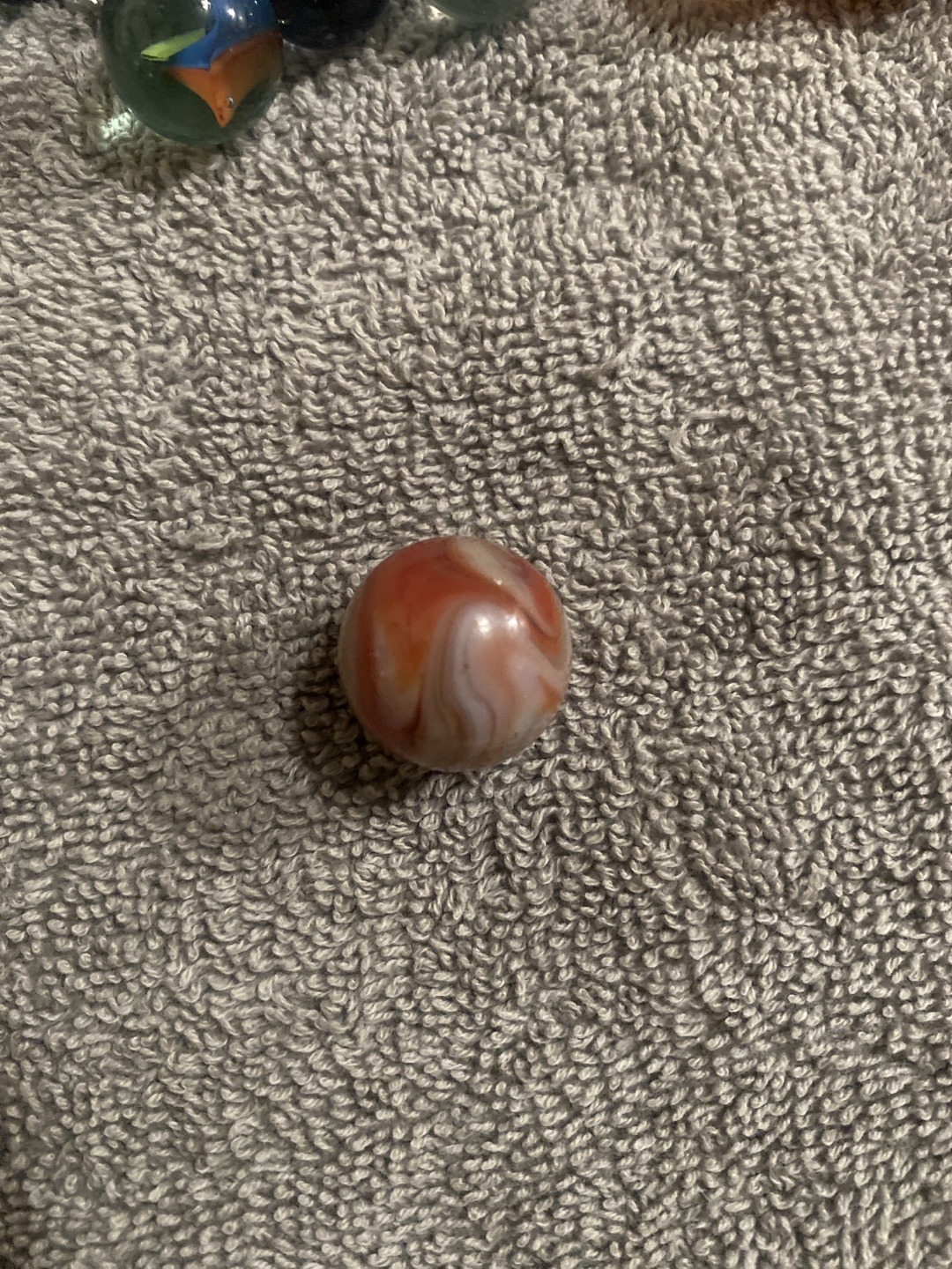 Carnelian Agate by Akro Agate Company, identification view