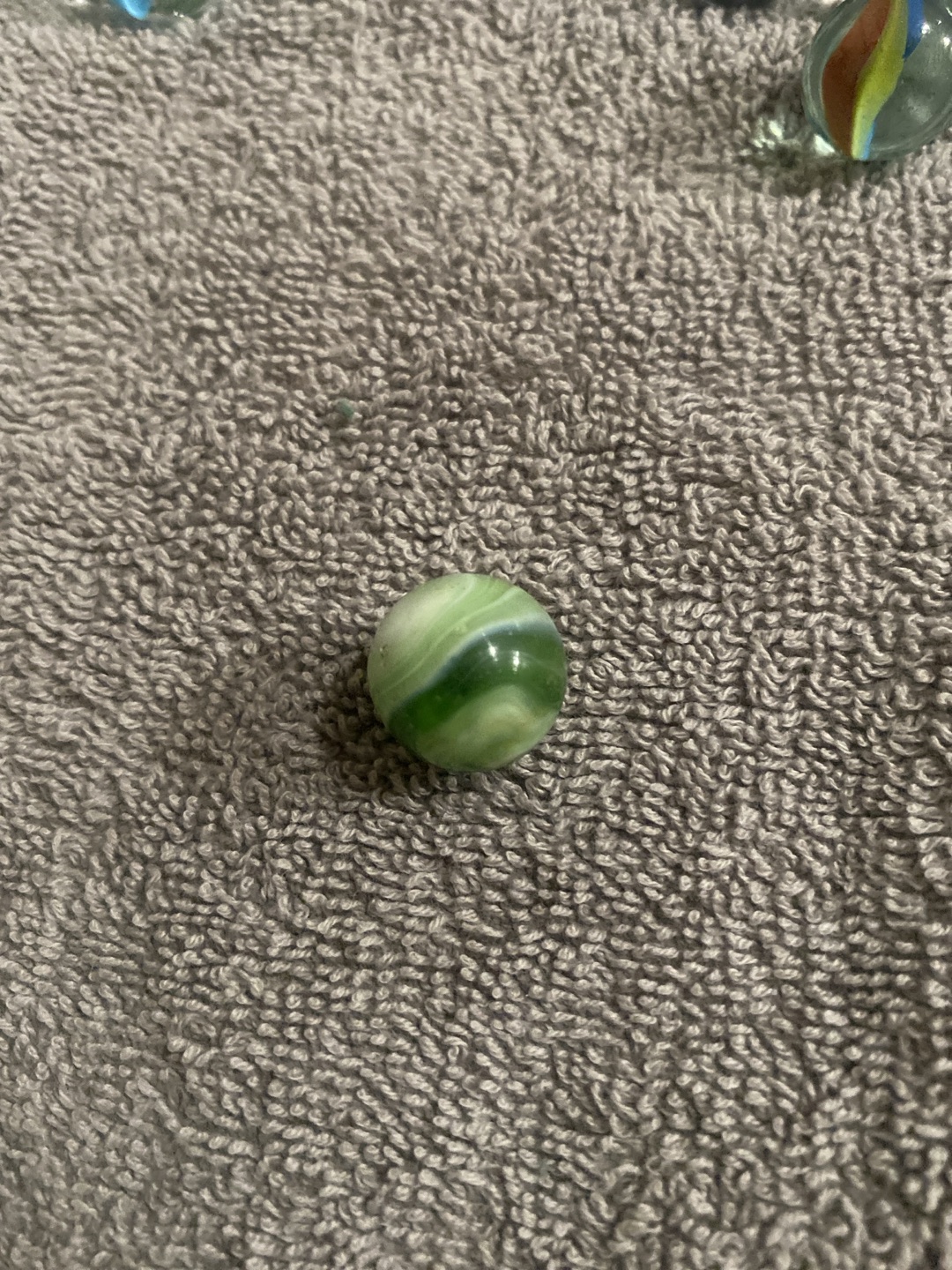 Conqueror - Green and White Swirl by Vitro Agate, identification view