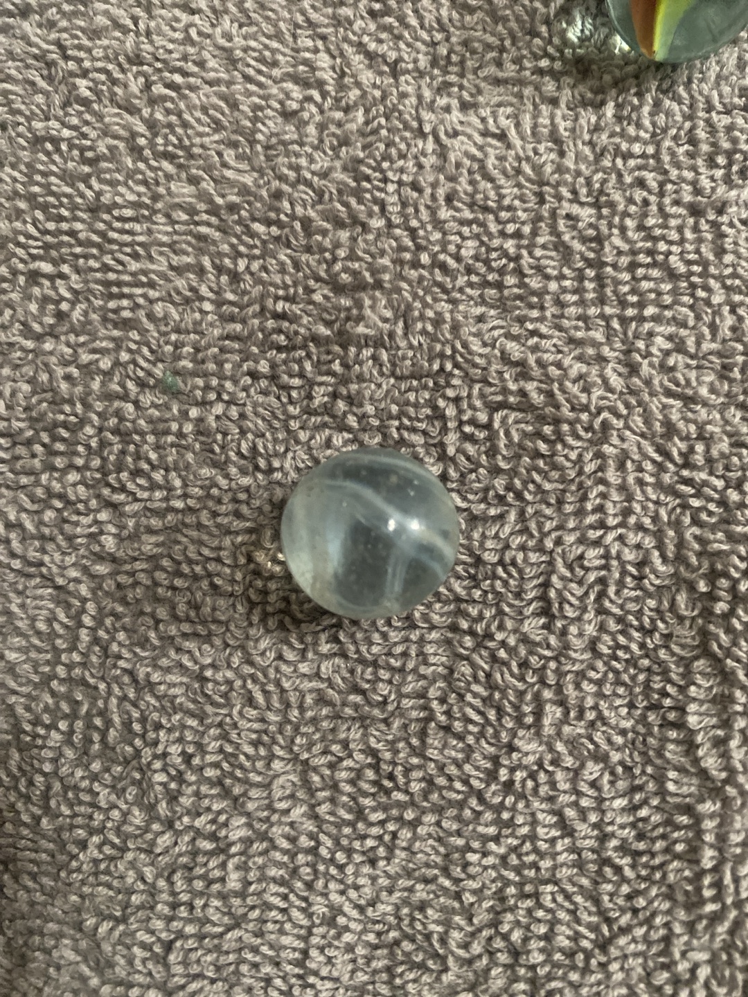 White Ghost Clearie by Vitro Agate, identification view