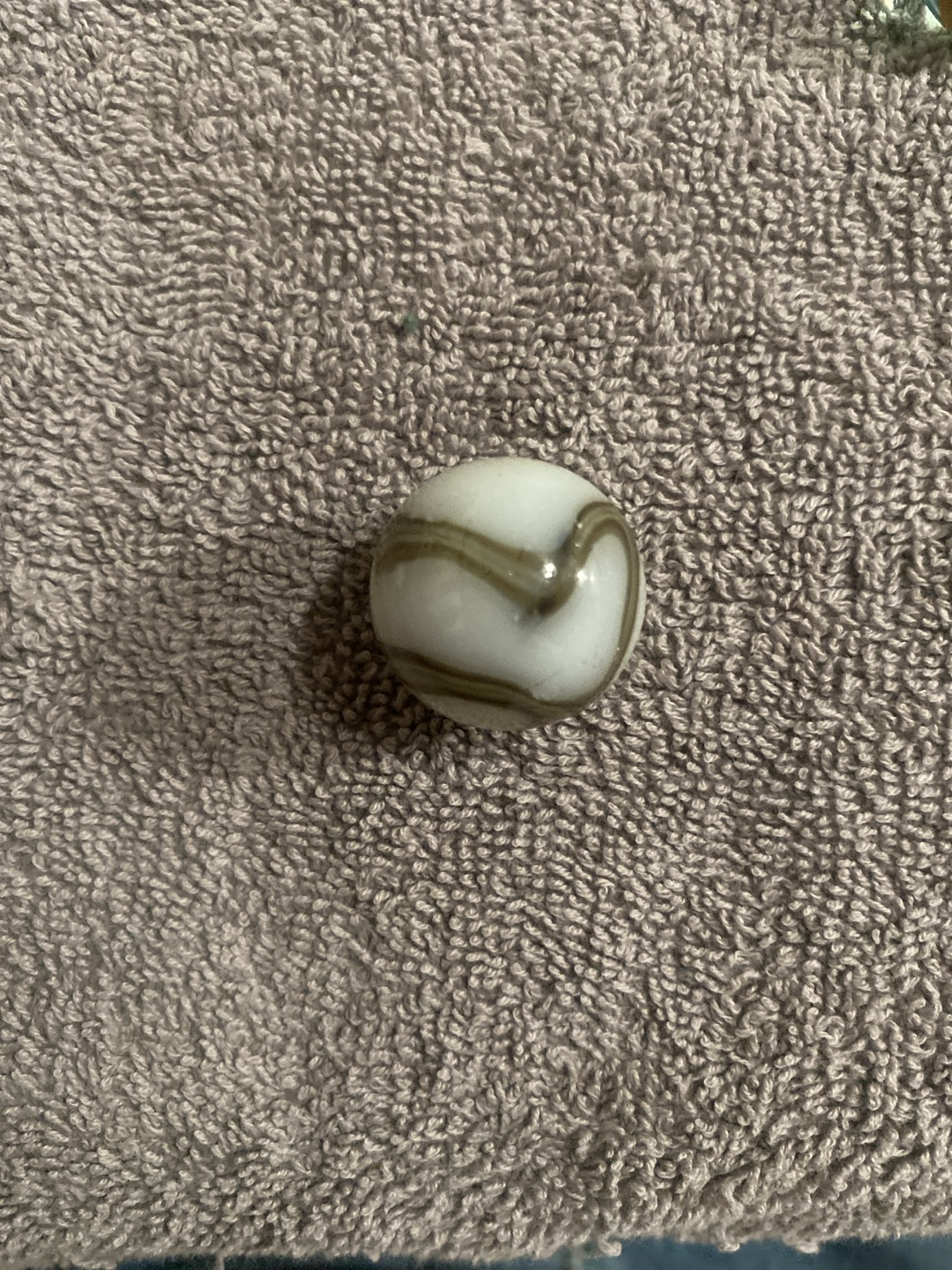 Conqueror White with Brown by Vitro Agate, identification view